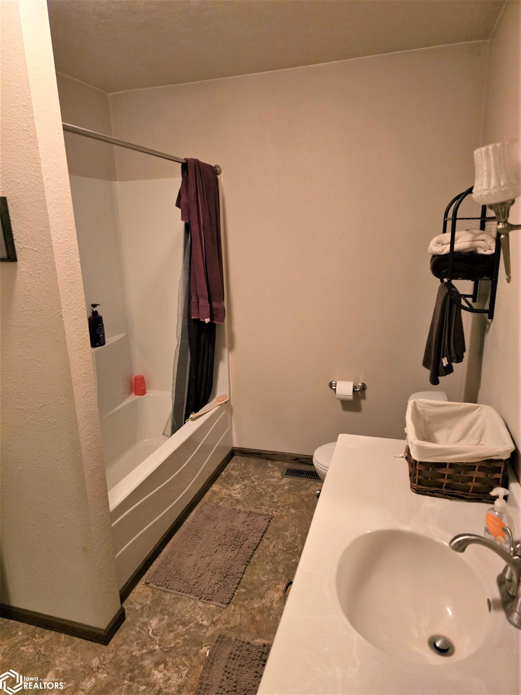 1704 30th Avenue, West Bend, Iowa image 36