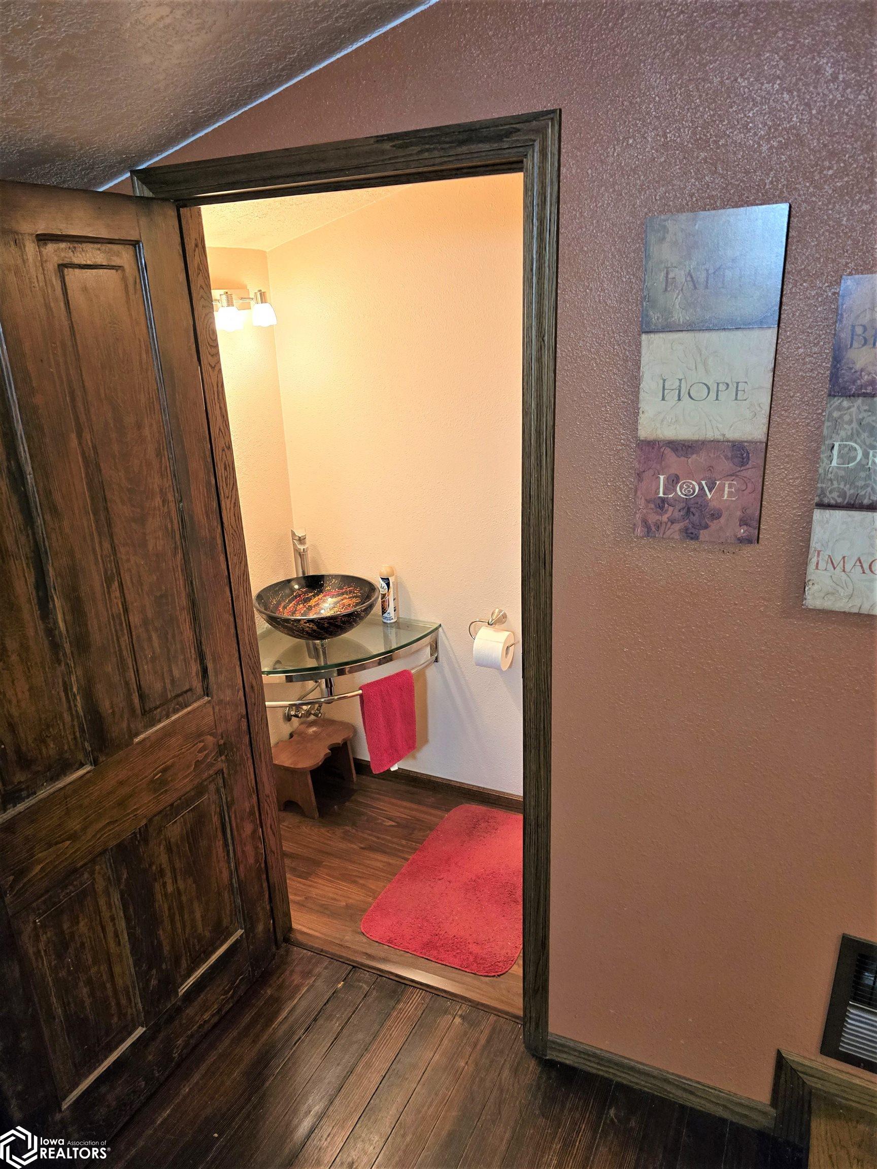 1704 30th Avenue, West Bend, Iowa image 7