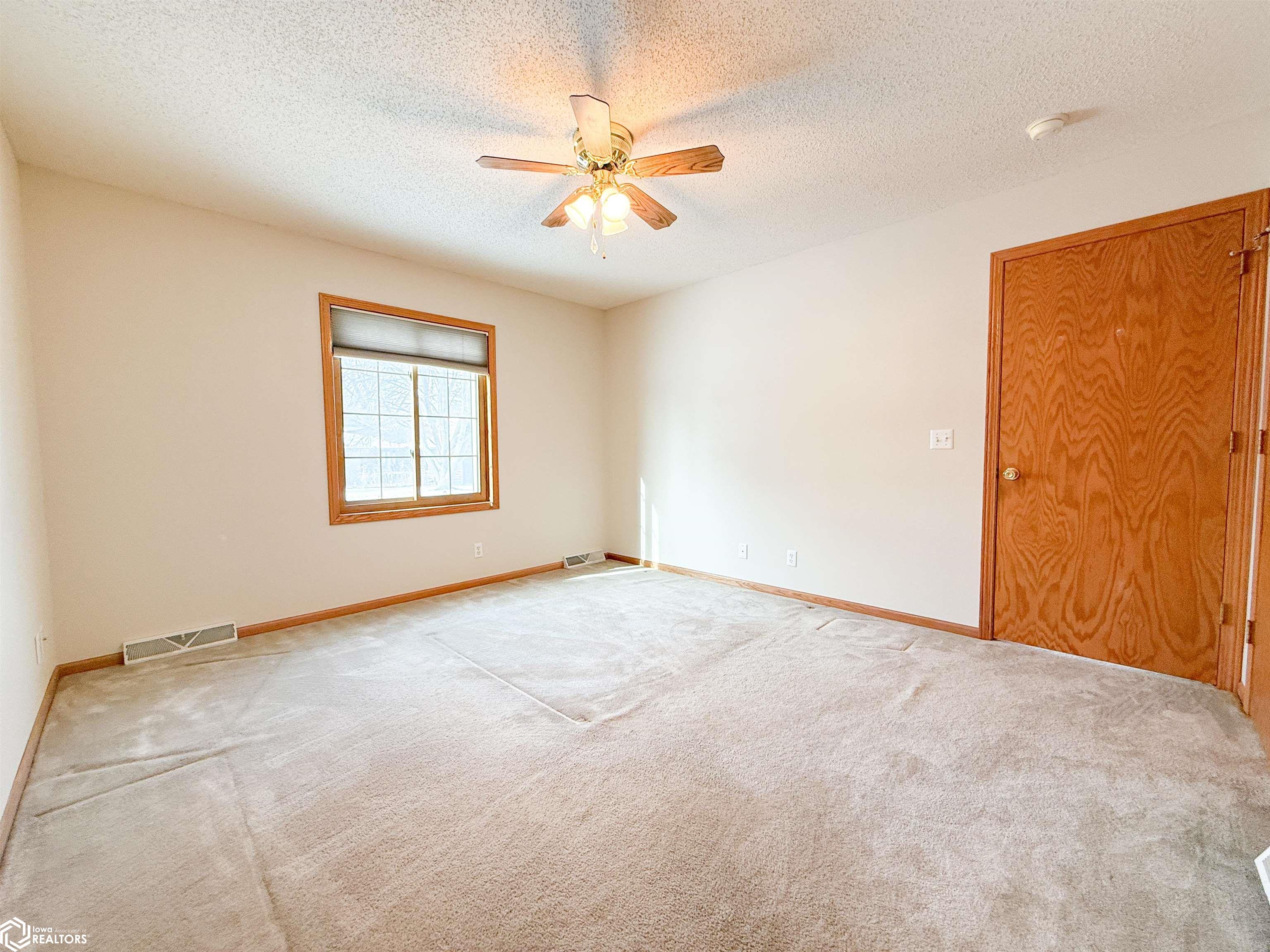 1656 Dorell Drive, Hampton, Iowa image 12