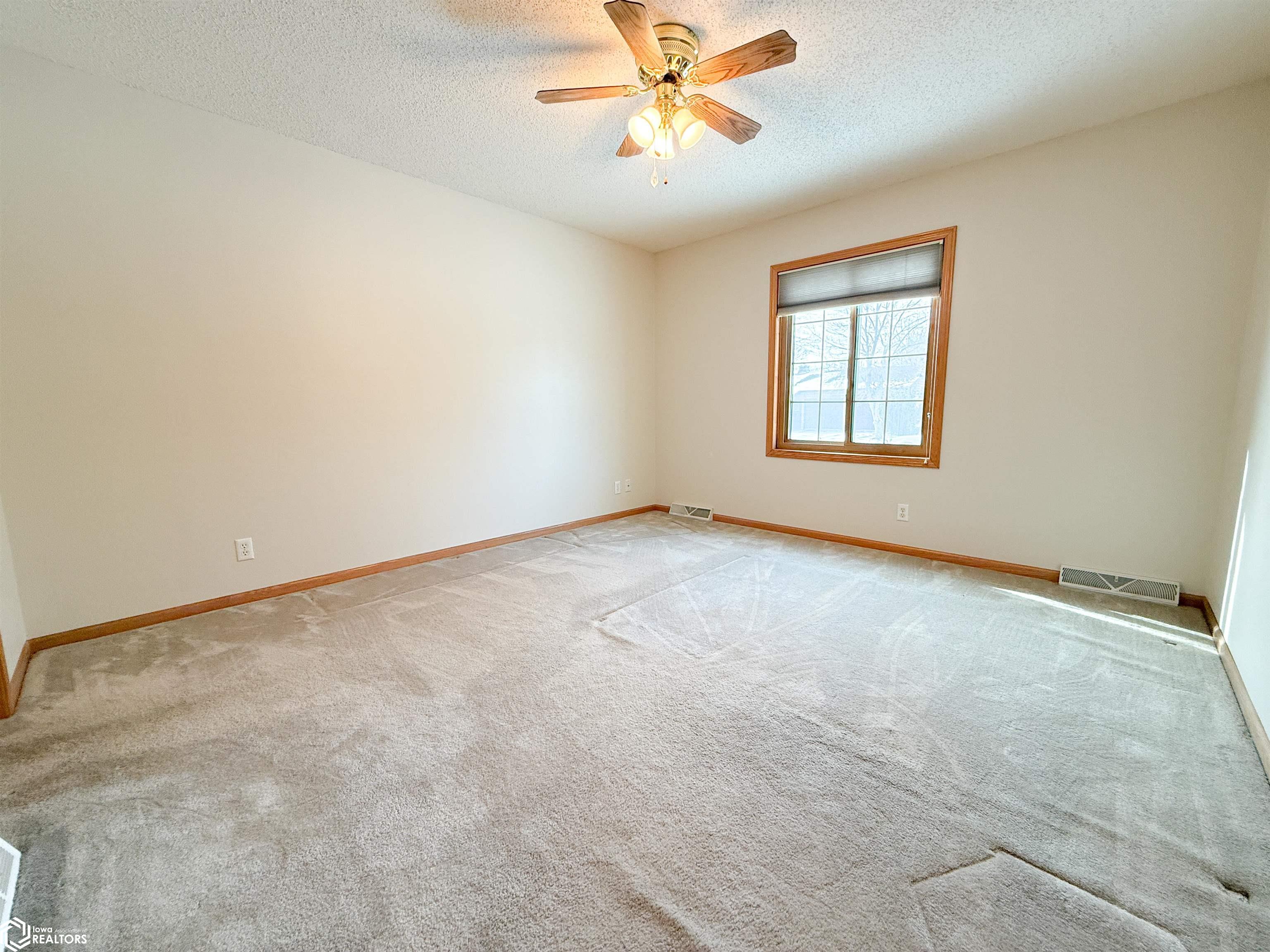 1656 Dorell Drive, Hampton, Iowa image 14