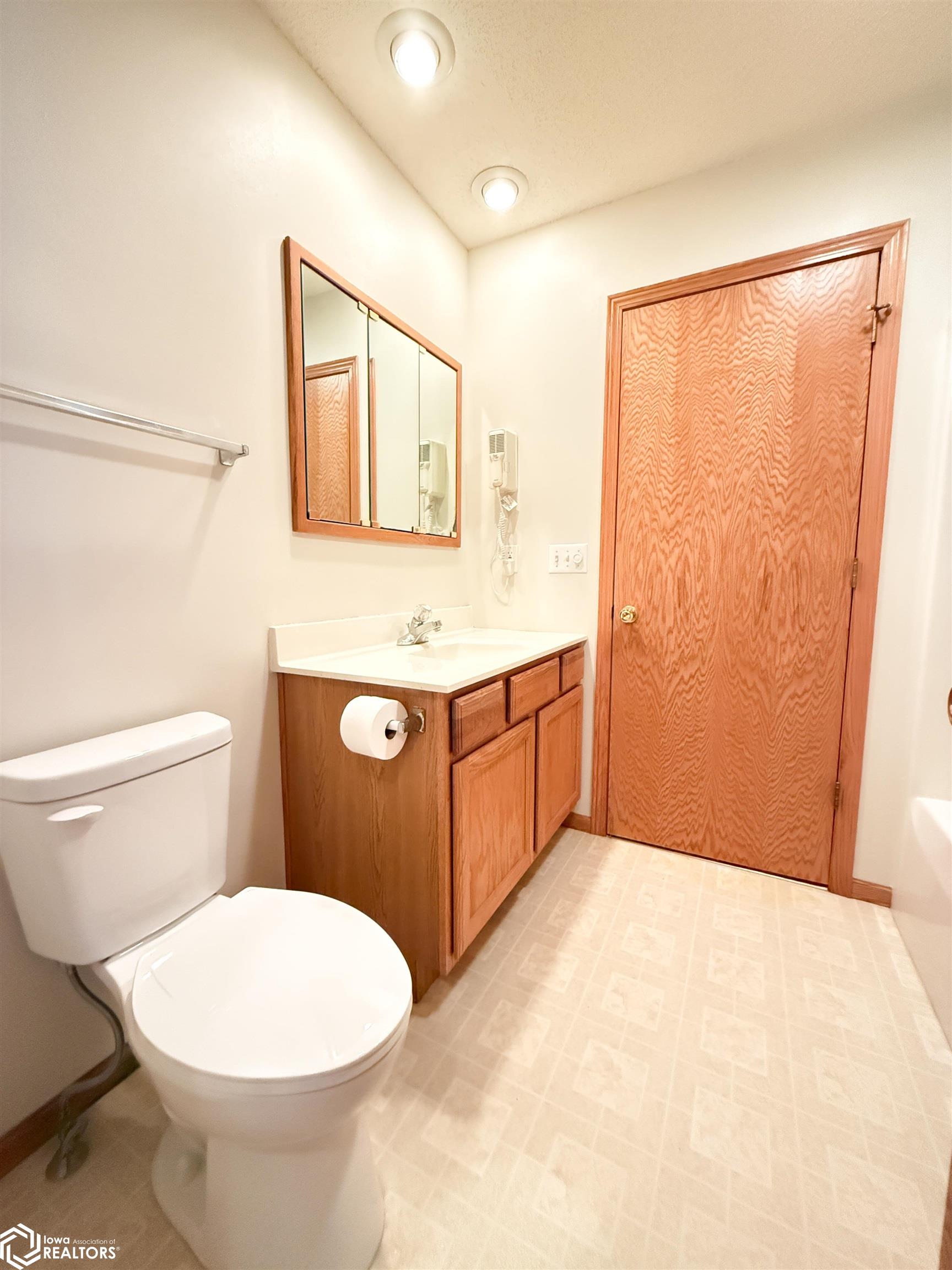 1656 Dorell Drive, Hampton, Iowa image 17