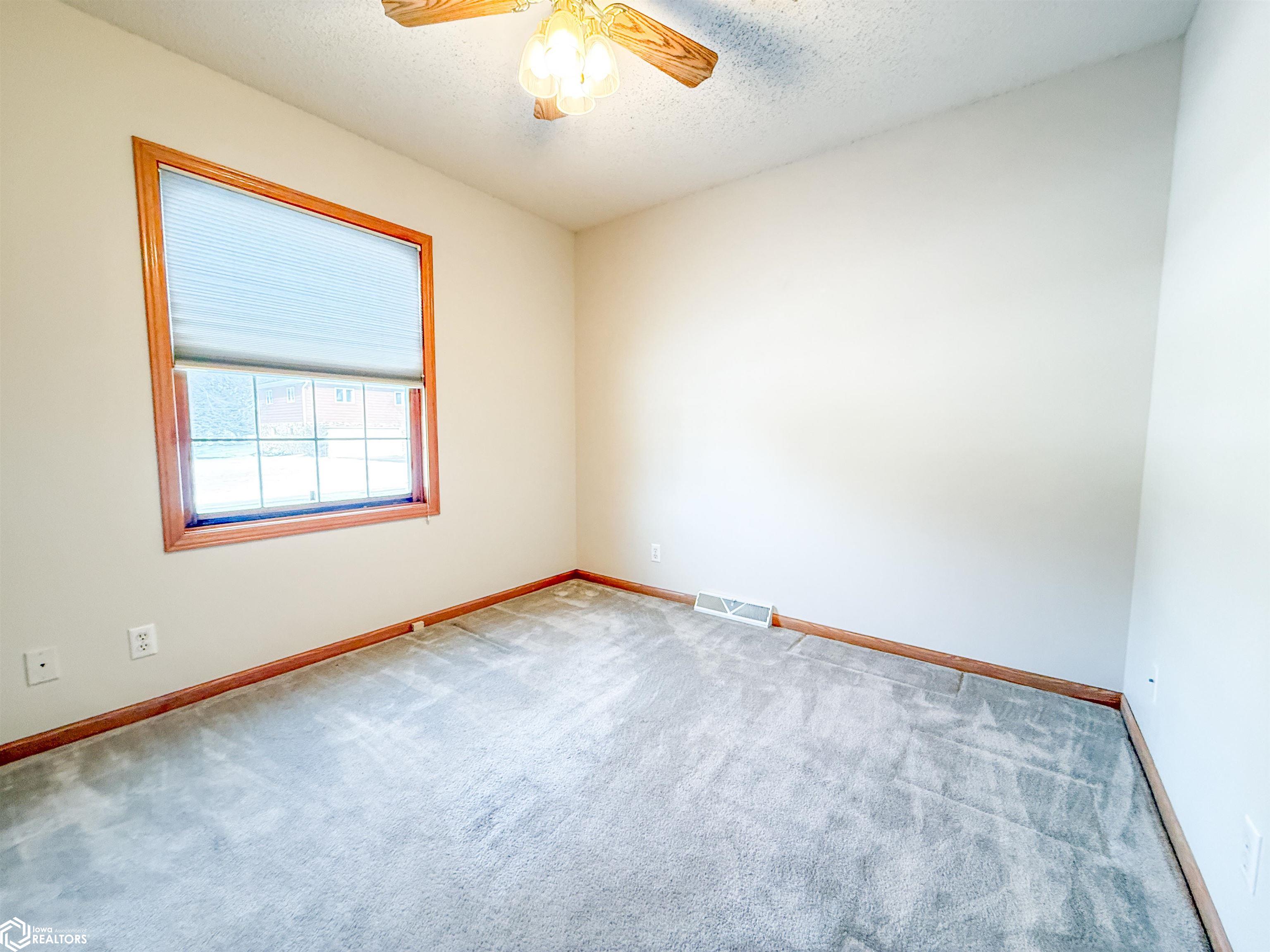 1656 Dorell Drive, Hampton, Iowa image 24