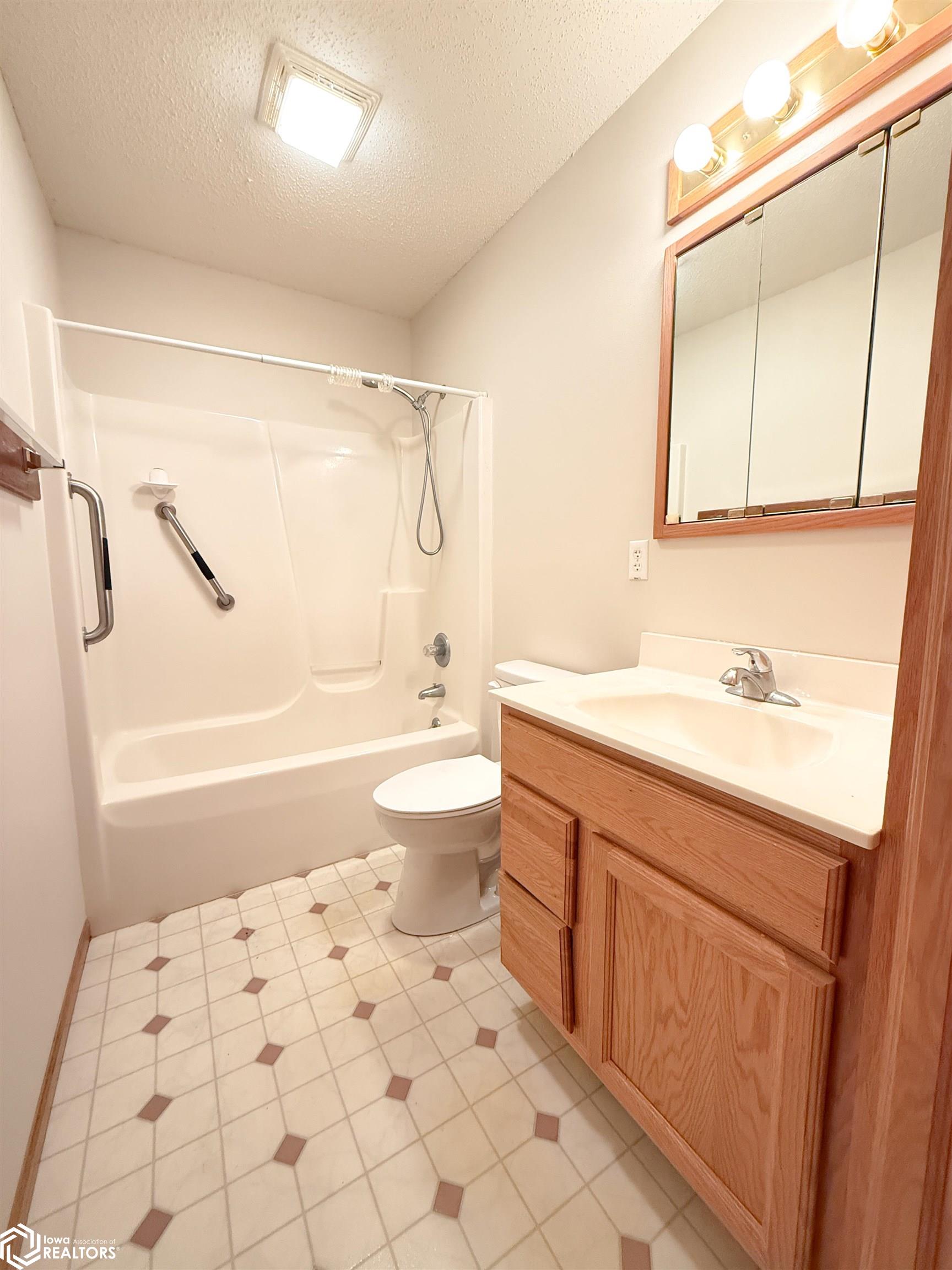 1656 Dorell Drive, Hampton, Iowa image 26