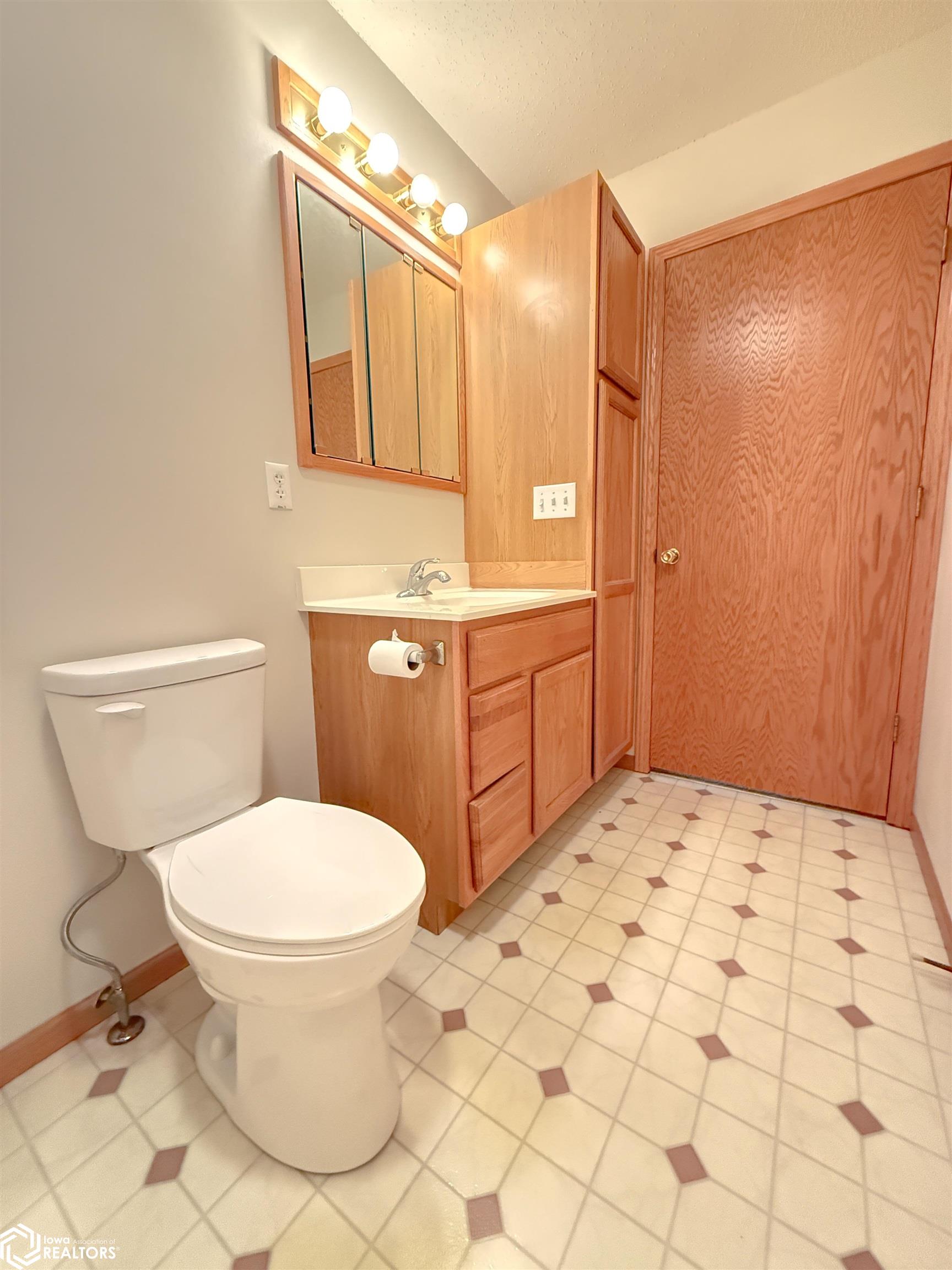 1656 Dorell Drive, Hampton, Iowa image 27