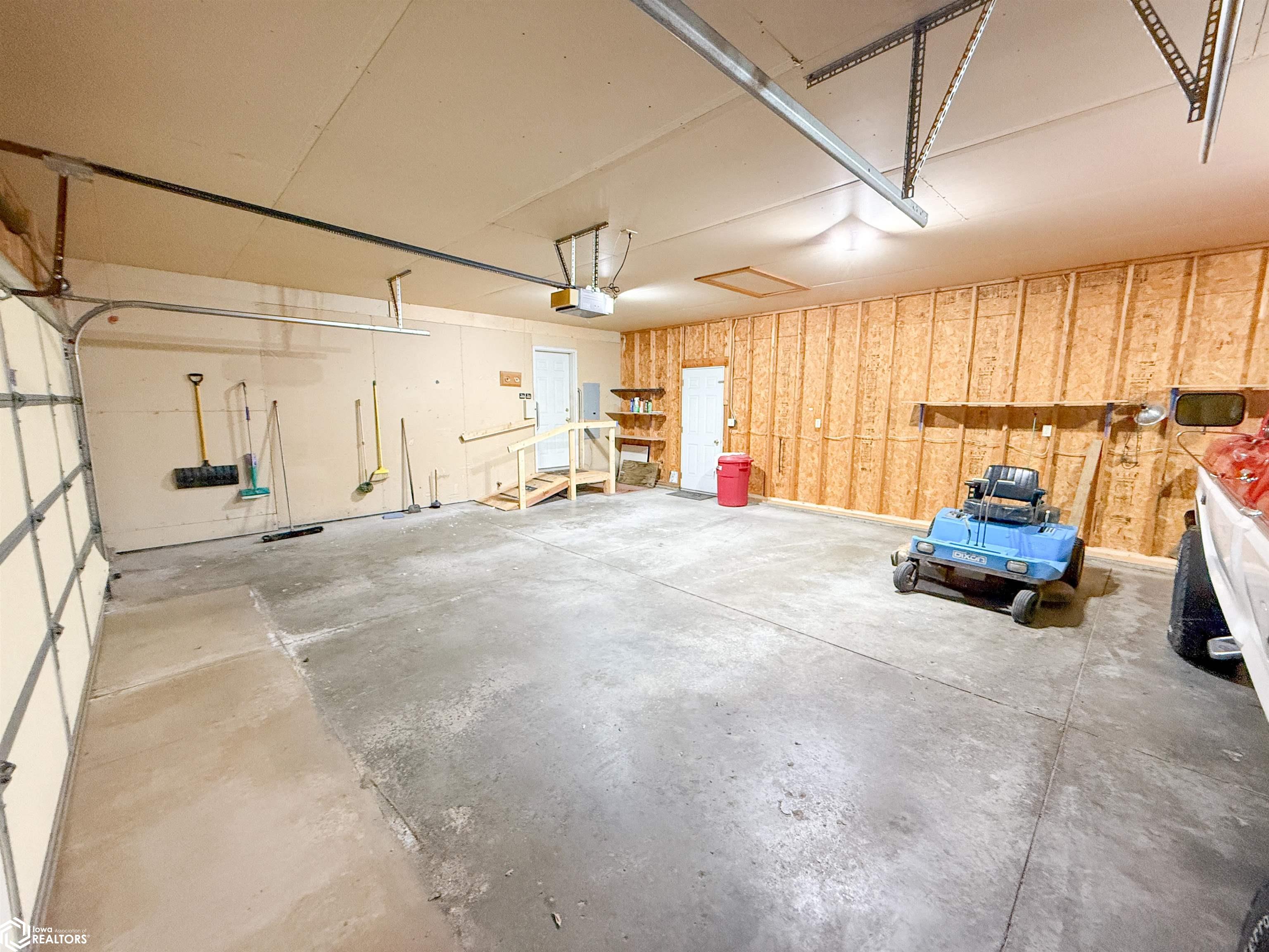 1656 Dorell Drive, Hampton, Iowa image 32