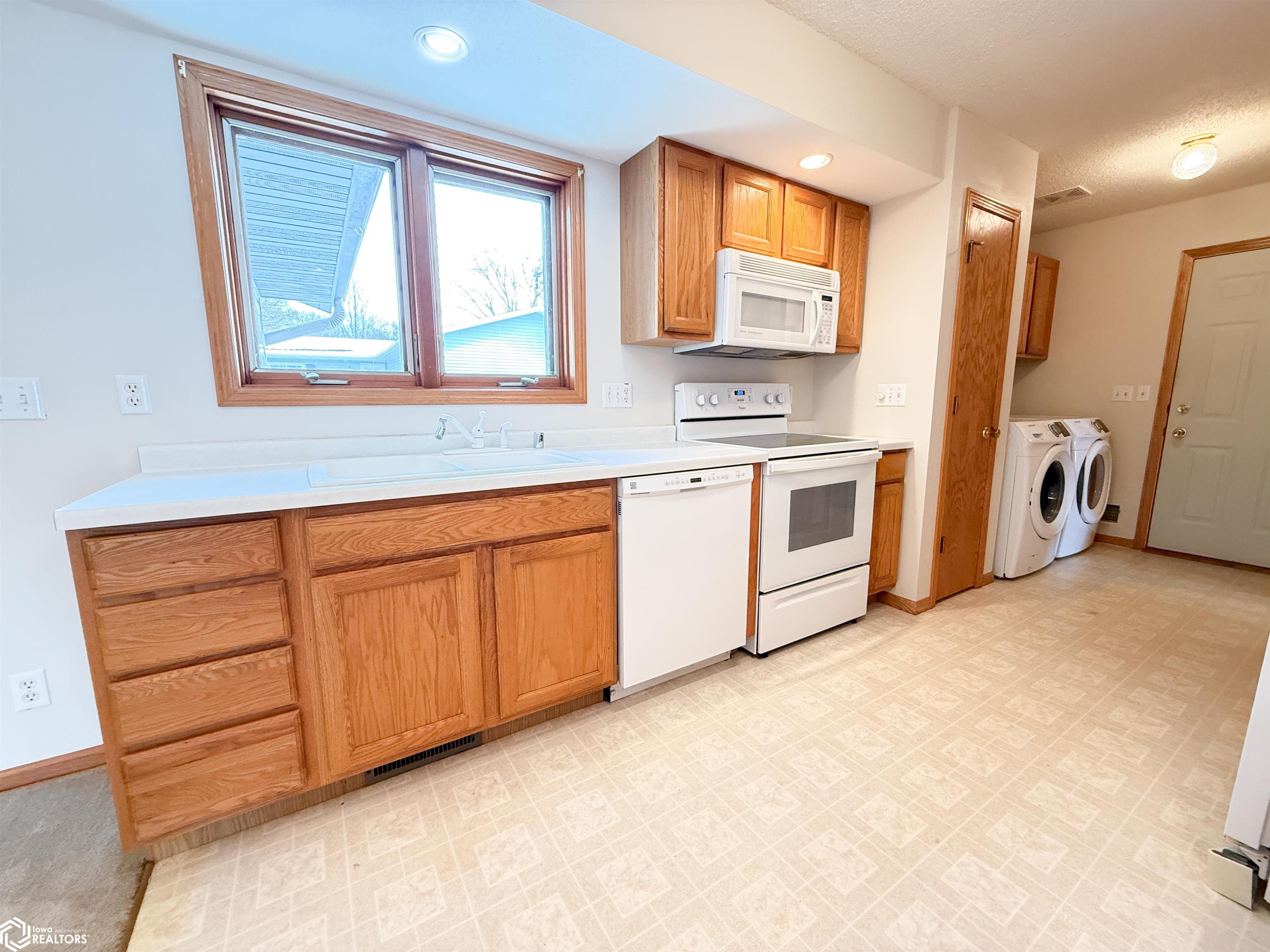 1656 Dorell Drive, Hampton, Iowa image 5