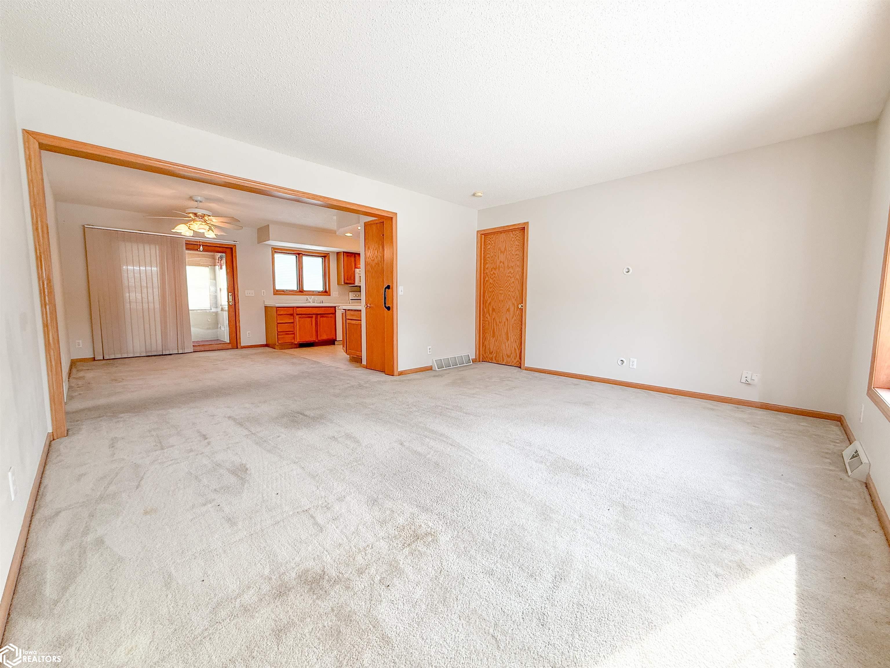 1656 Dorell Drive, Hampton, Iowa image 9