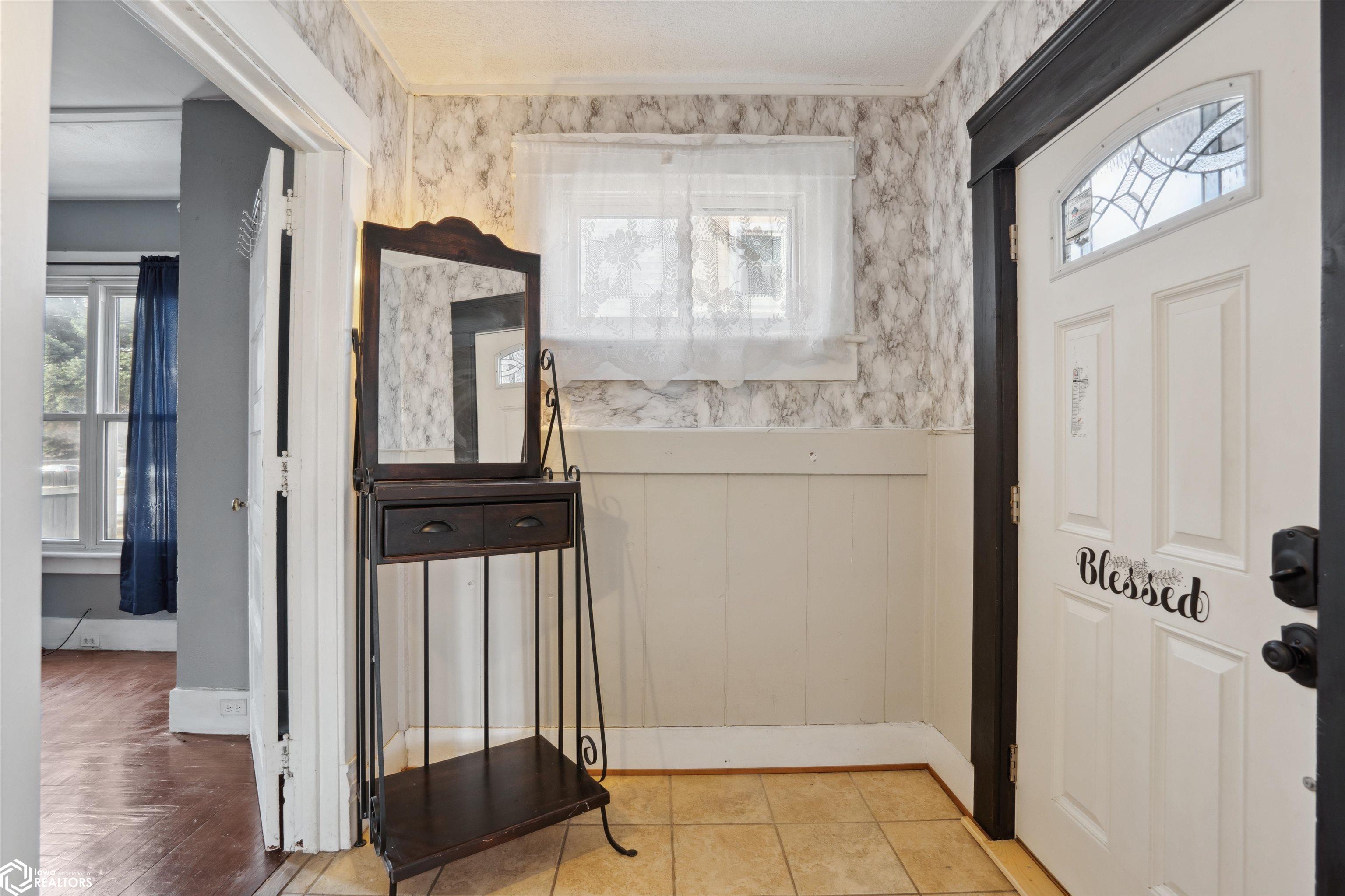 1008 W Church Street, Marshalltown, Iowa image 3