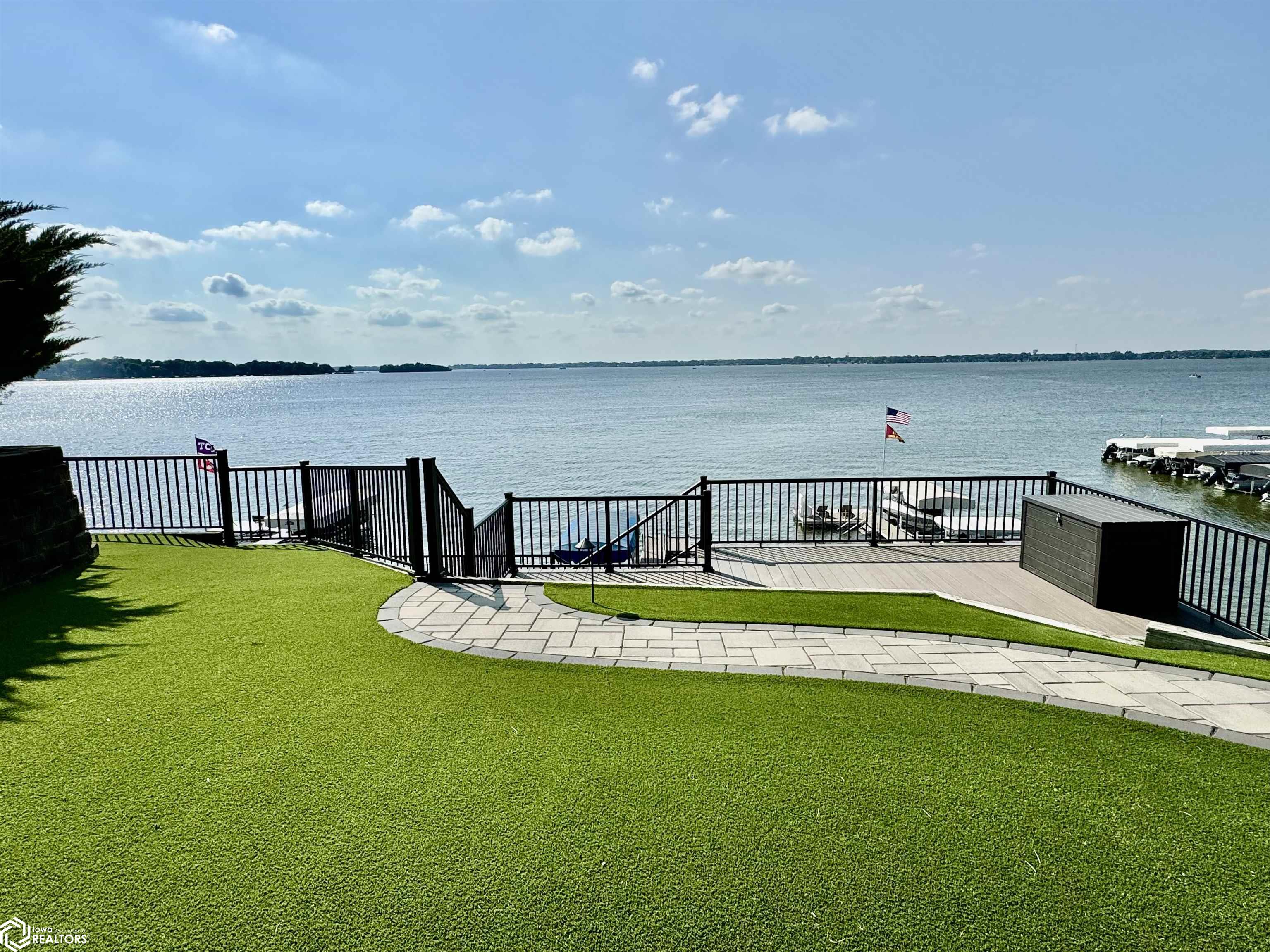 2405 S Lakeview Ct, Clear Lake, Iowa image 2
