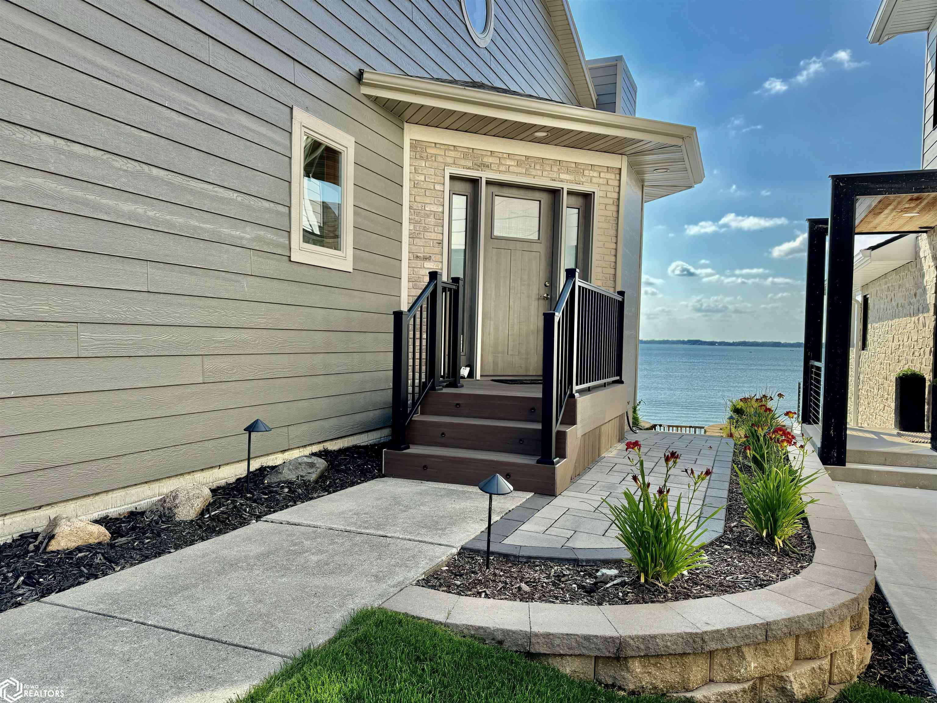 2405 S Lakeview Ct, Clear Lake, Iowa image 9