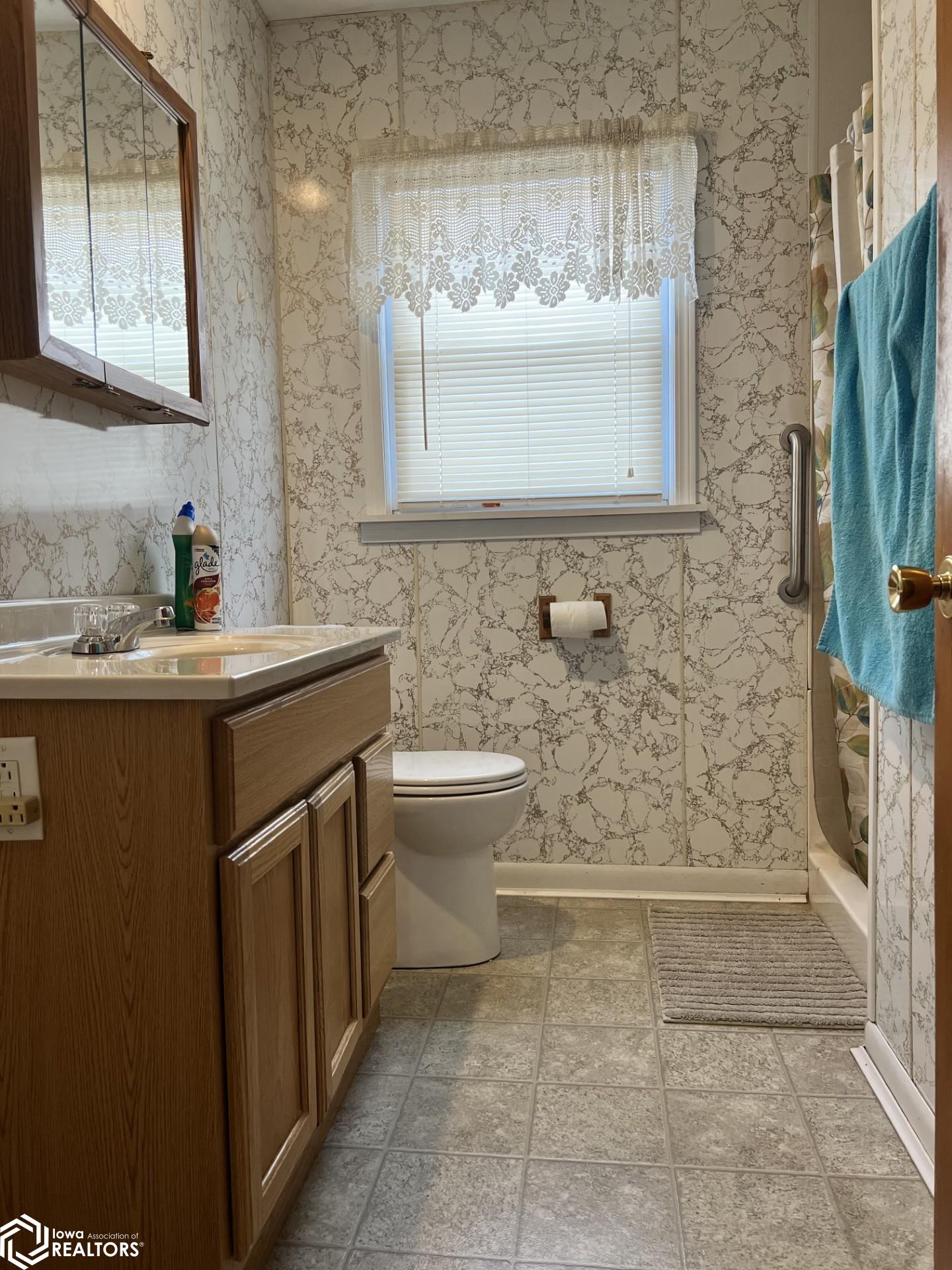 Main floor bath