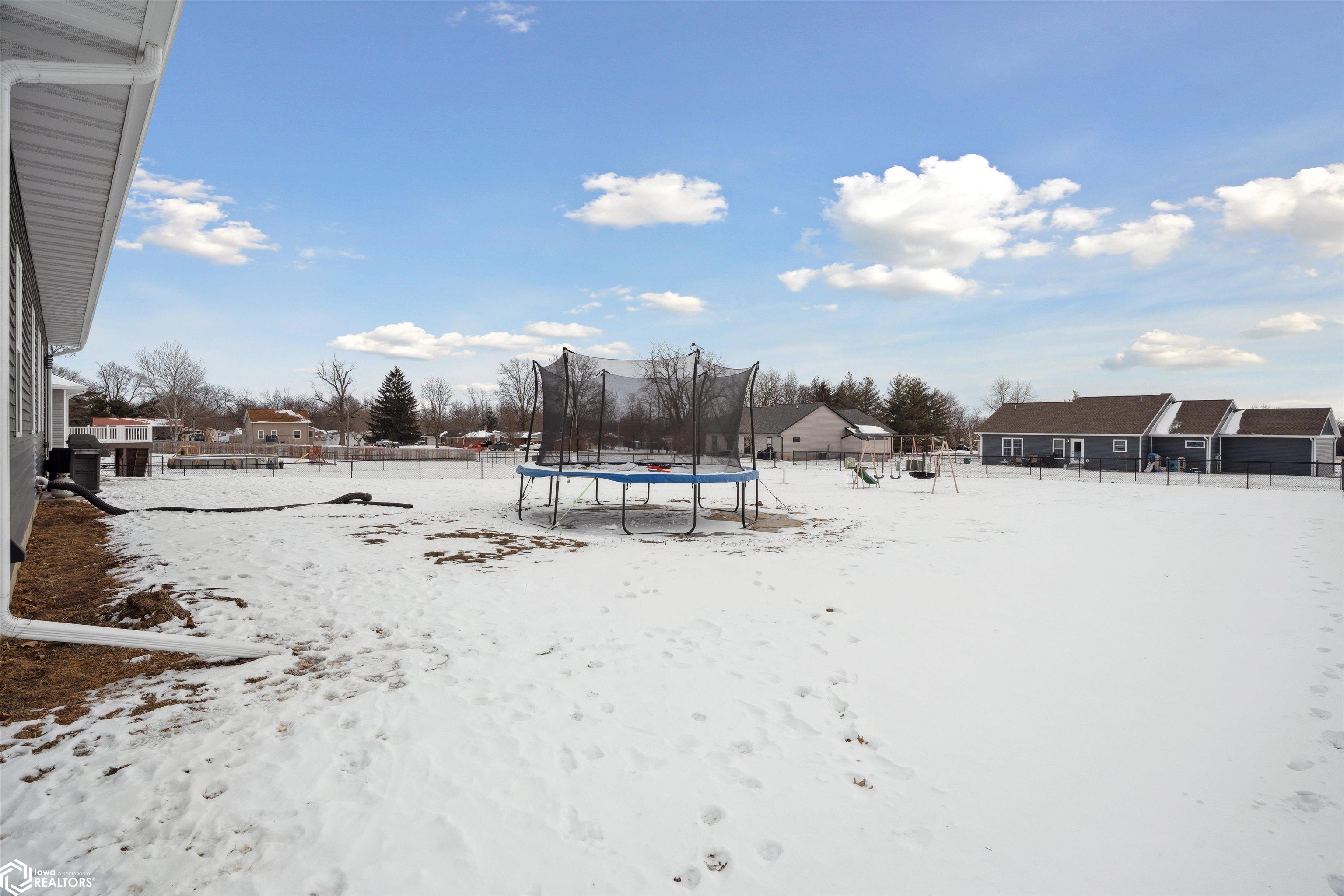 405 W Adams Street, New London, Iowa image 36