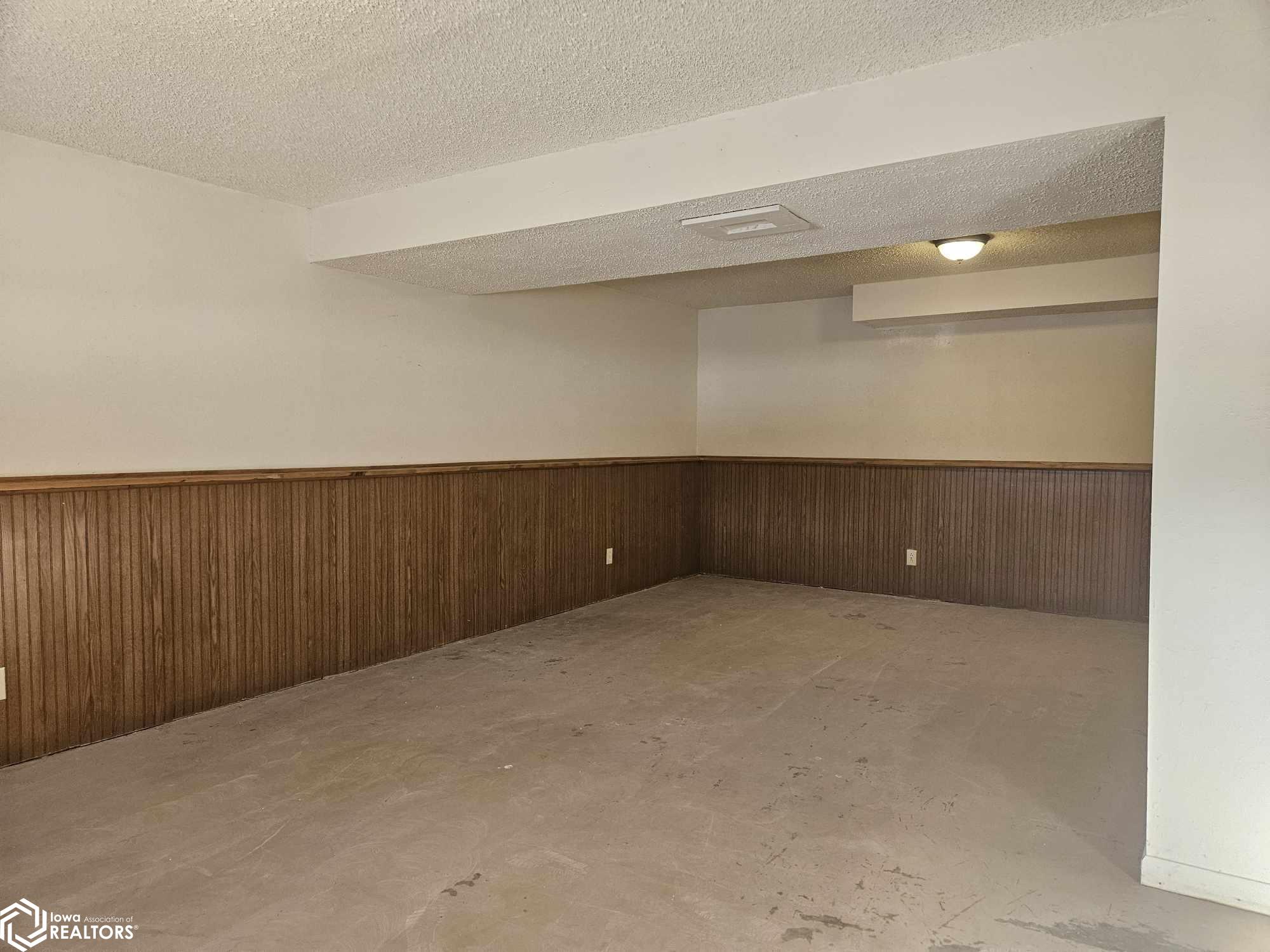 901 Harding Court, Webster City, Iowa image 19