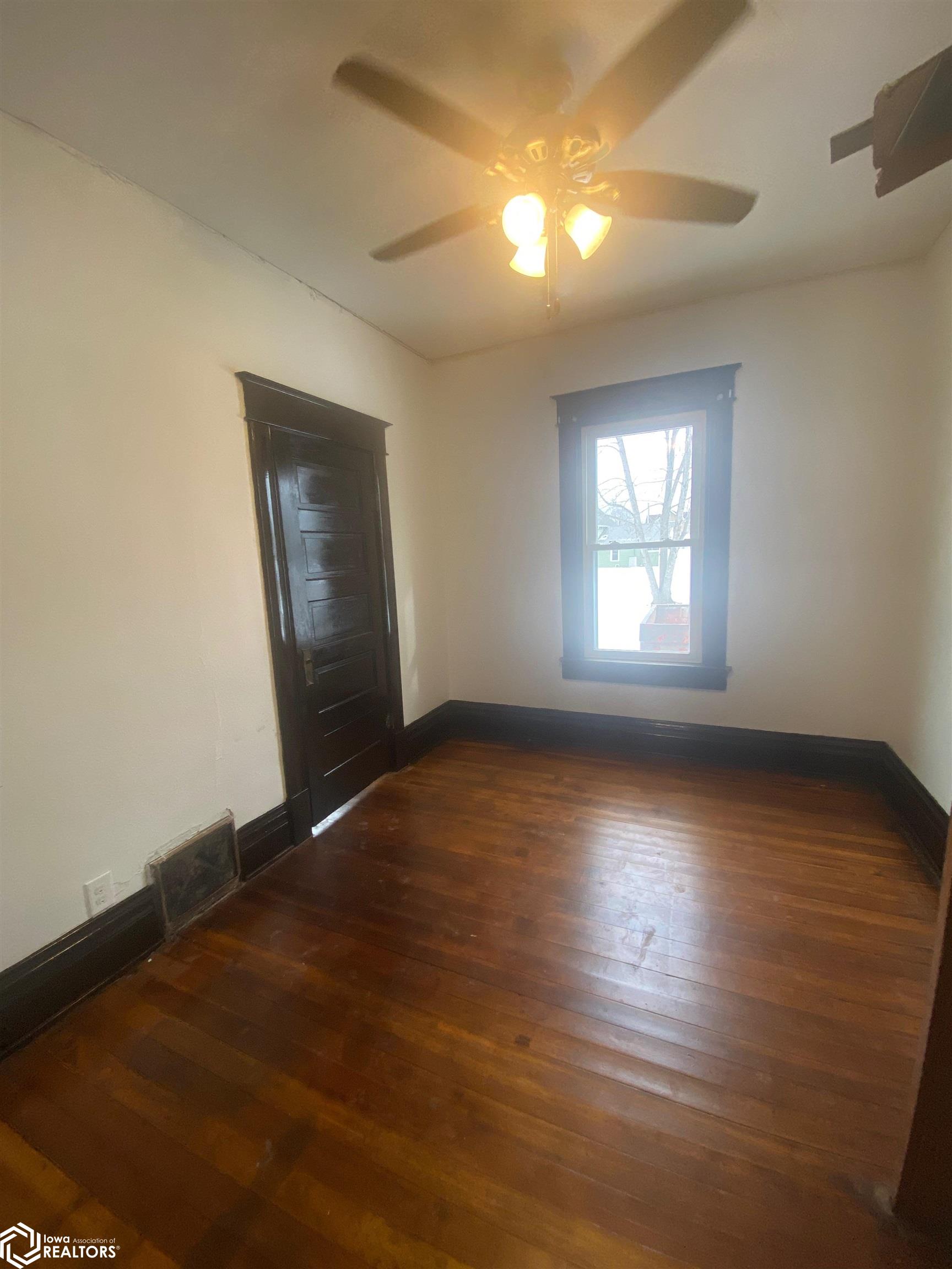 302 S 4th Street, Farmington, Iowa image 9