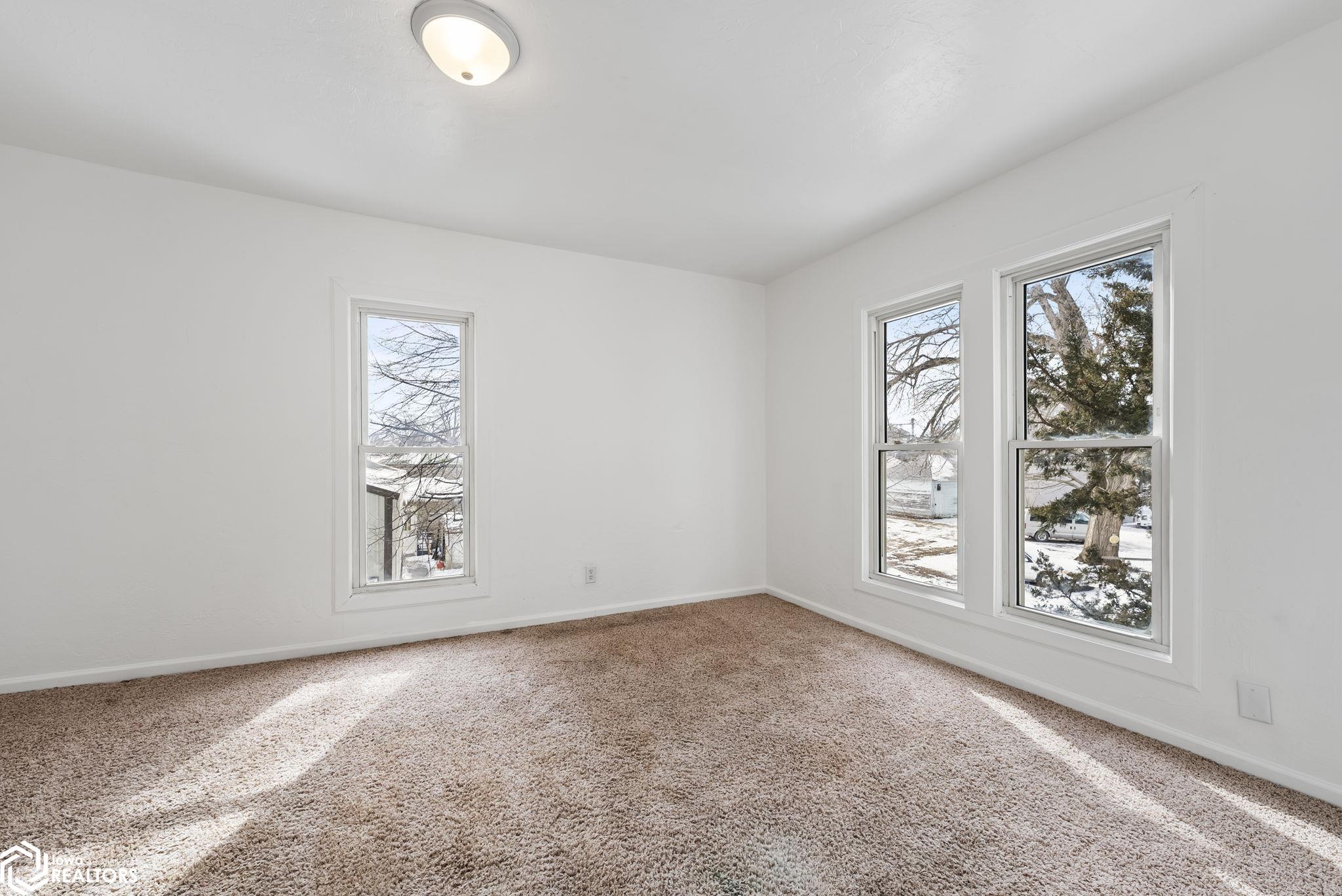 627 Isett Avenue, Wapello, Iowa image 27