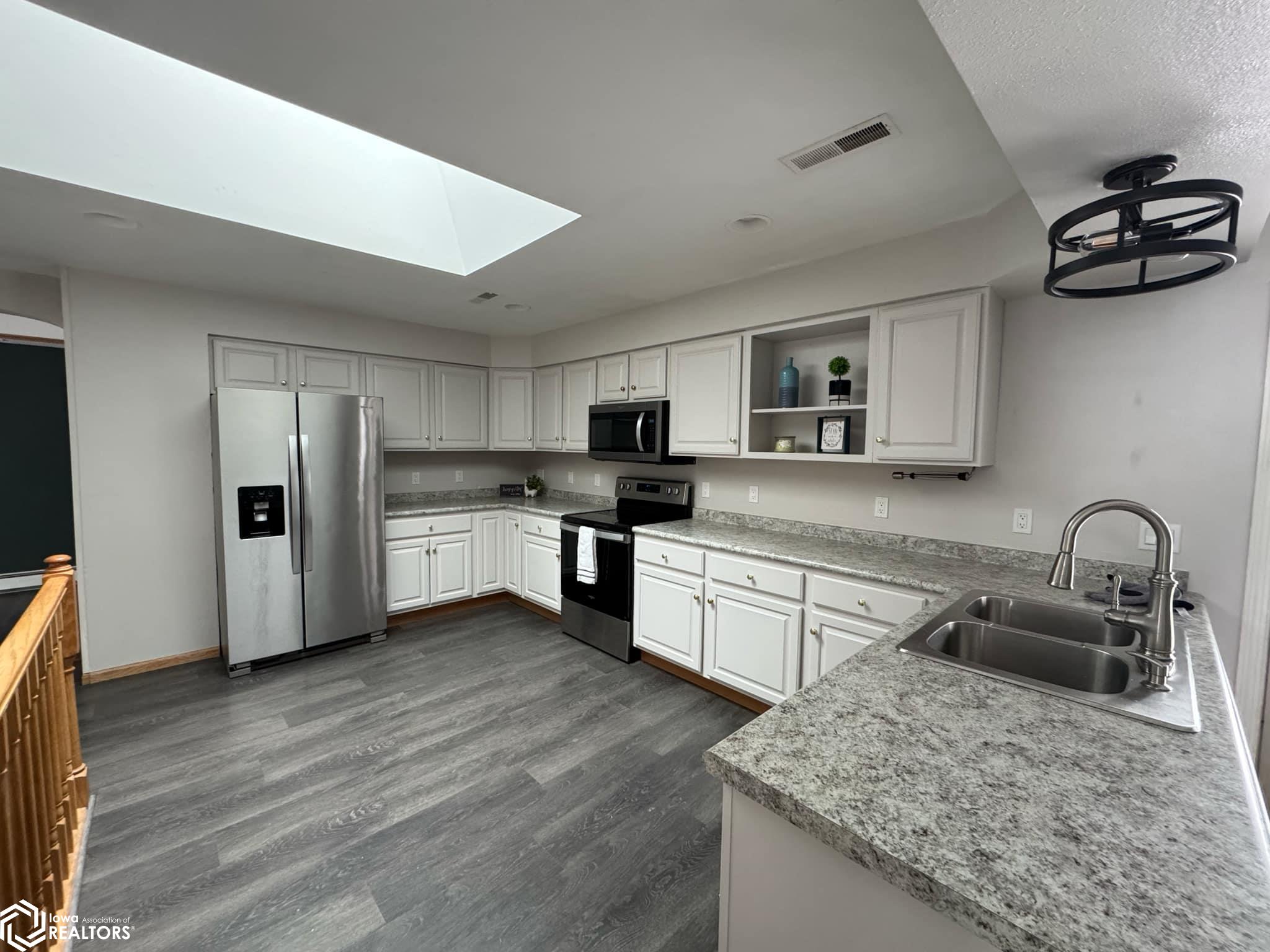 827 S Park Avenue, Centerville, Iowa image 3