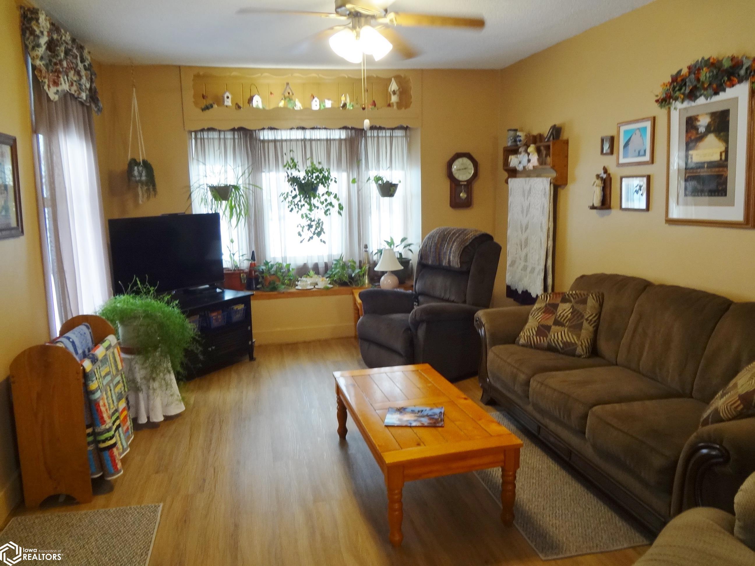 215 W Chestnut Street, Clarinda, Iowa image 2