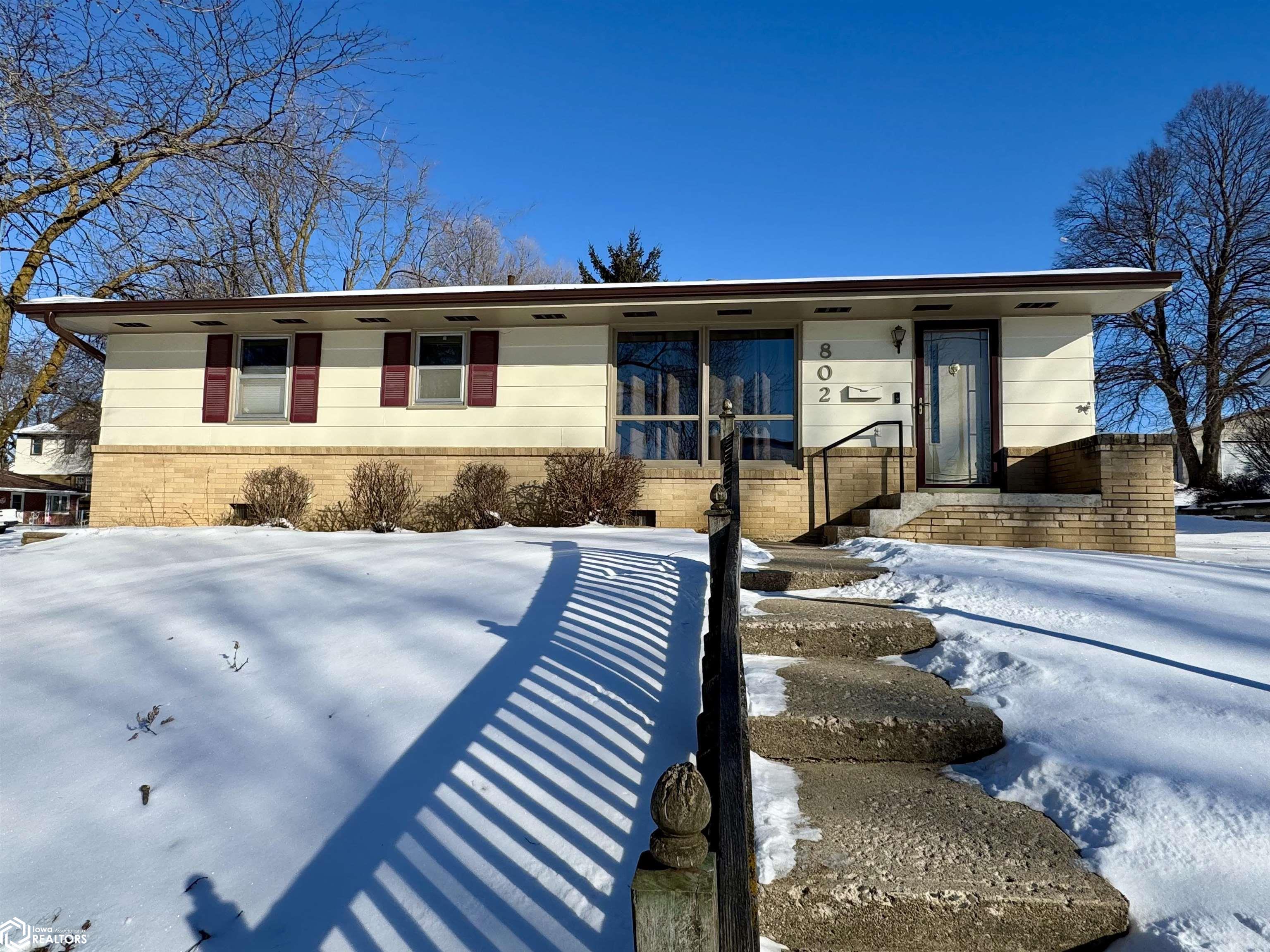 802 Chicago Street, Audubon, Iowa image 1