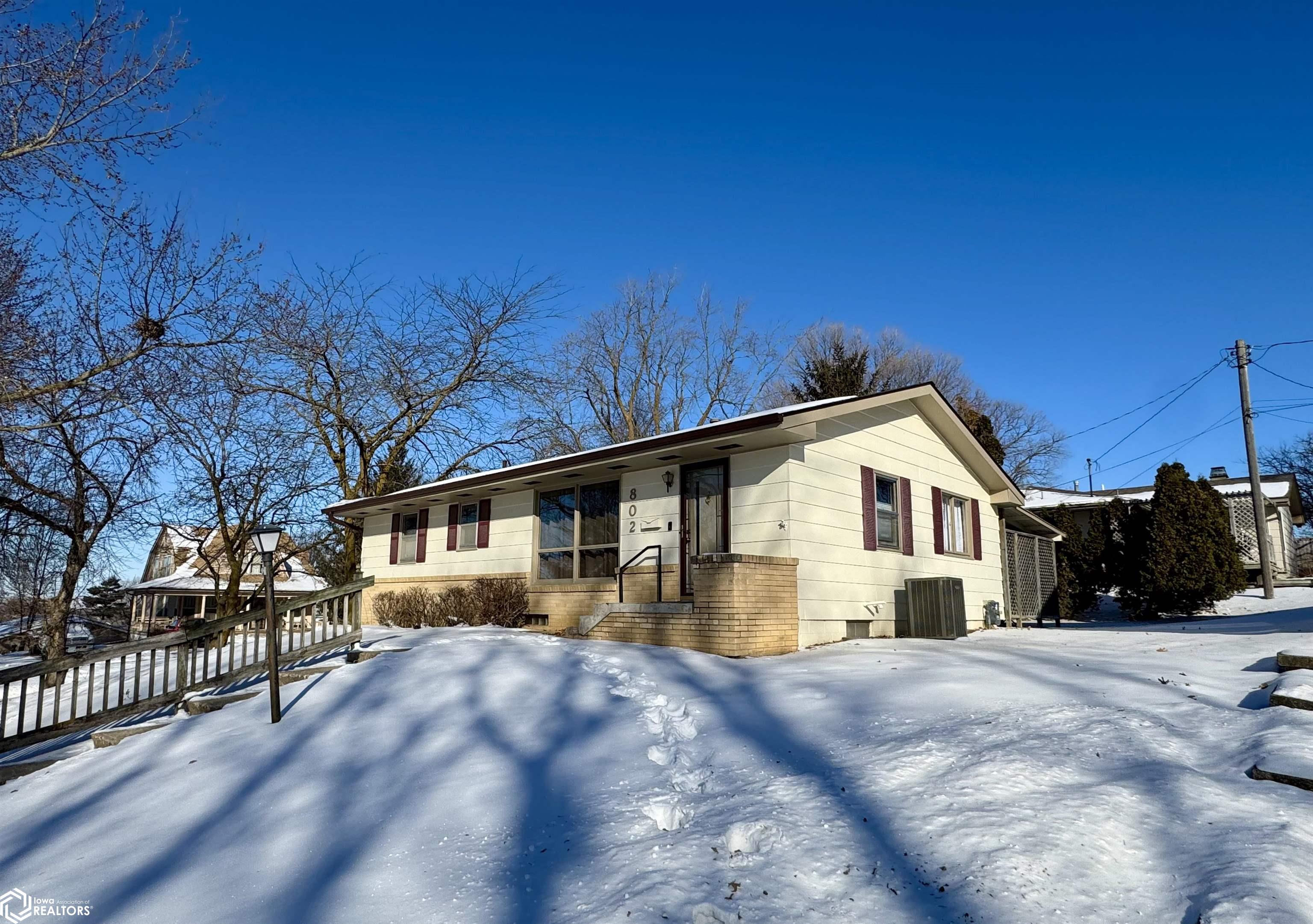 802 Chicago Street, Audubon, Iowa image 2