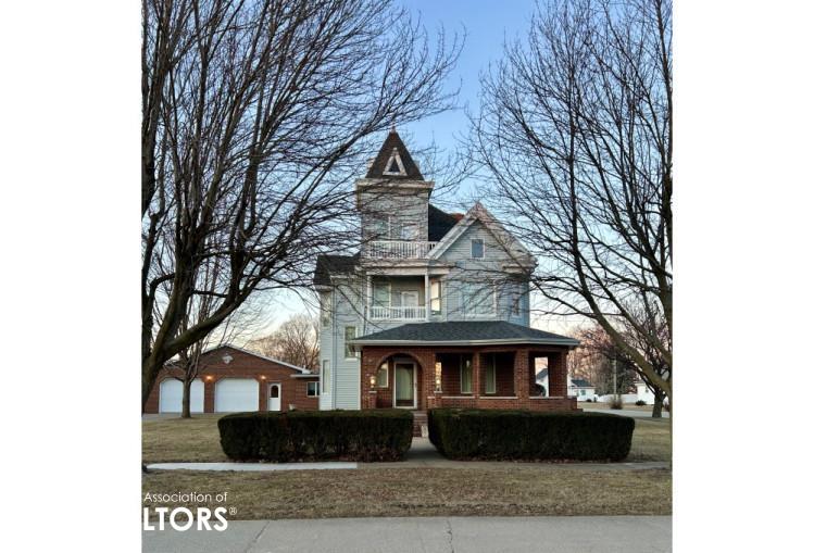 1011 Middle Street, Mediapolis, Iowa image 1
