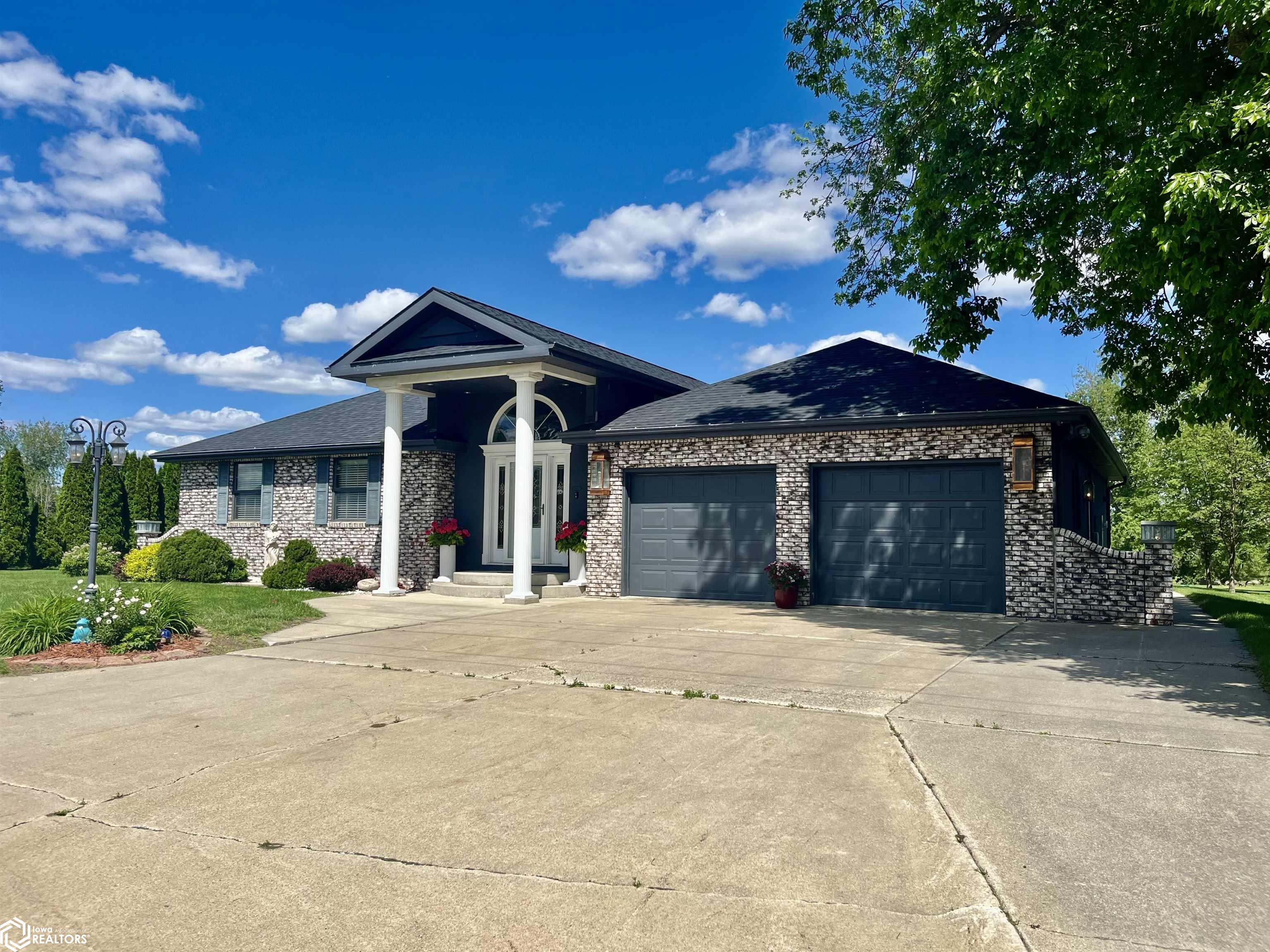 1712 N 24th St, Clear Lake, Iowa image 1