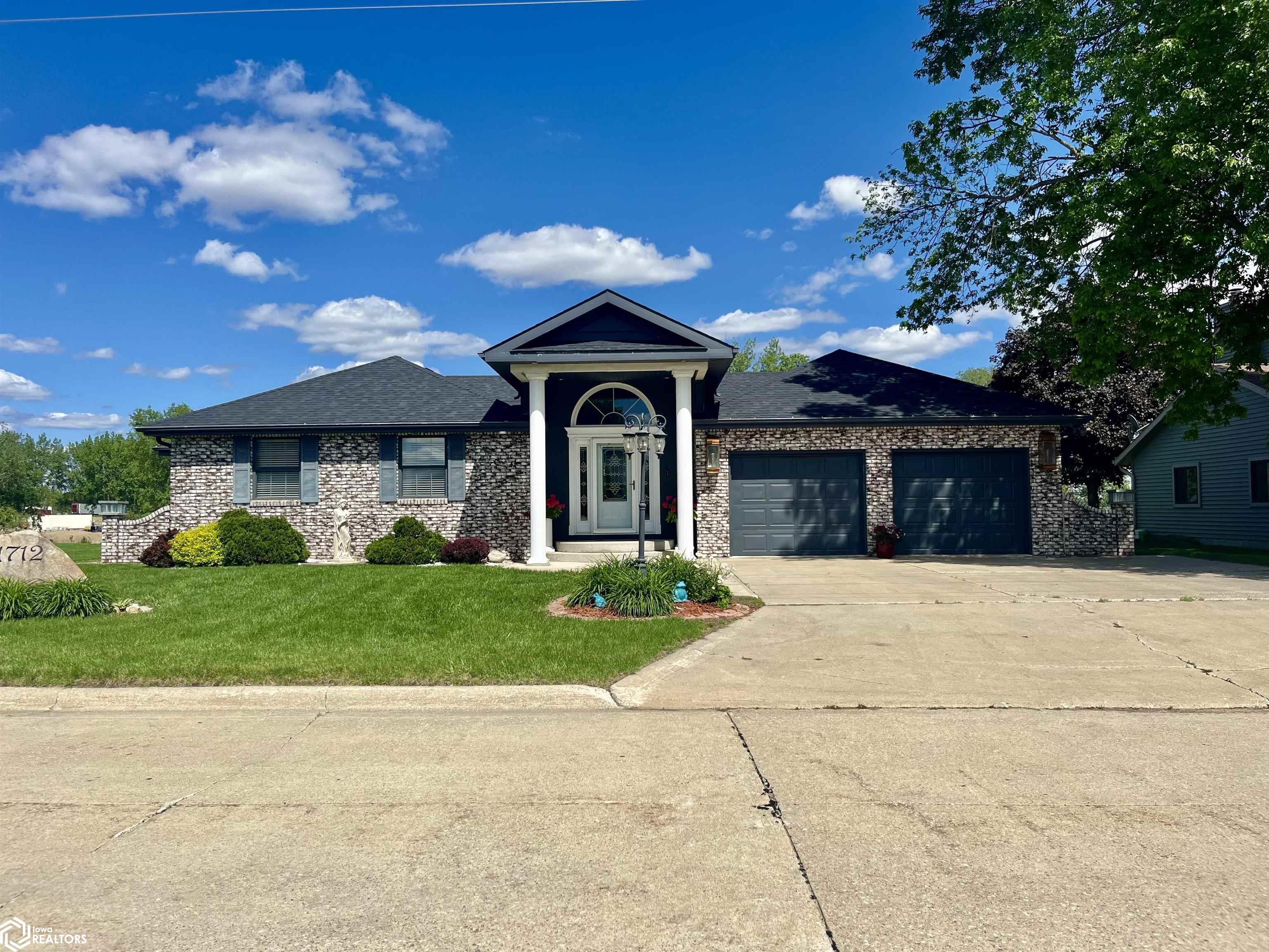 1712 N 24th St, Clear Lake, Iowa image 2