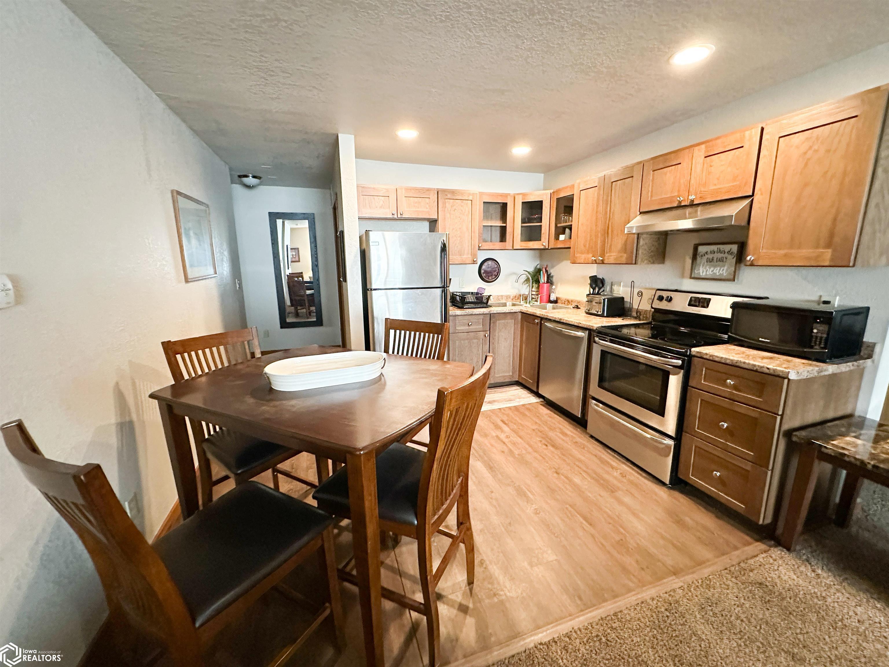 2306 3rd Avenue, Clear Lake, Iowa image 2
