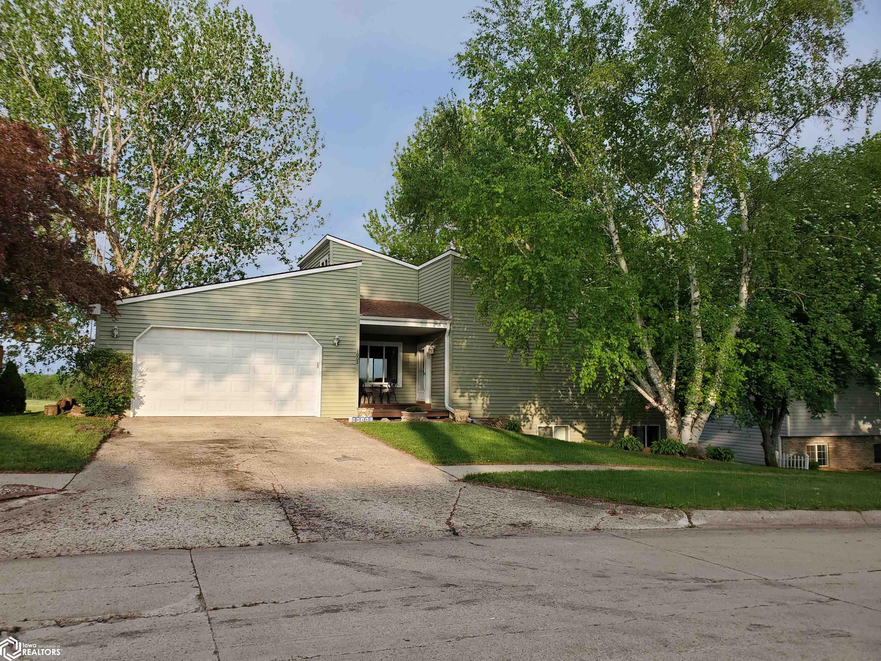 1002 S 15th Street, Clear Lake, Iowa image 2