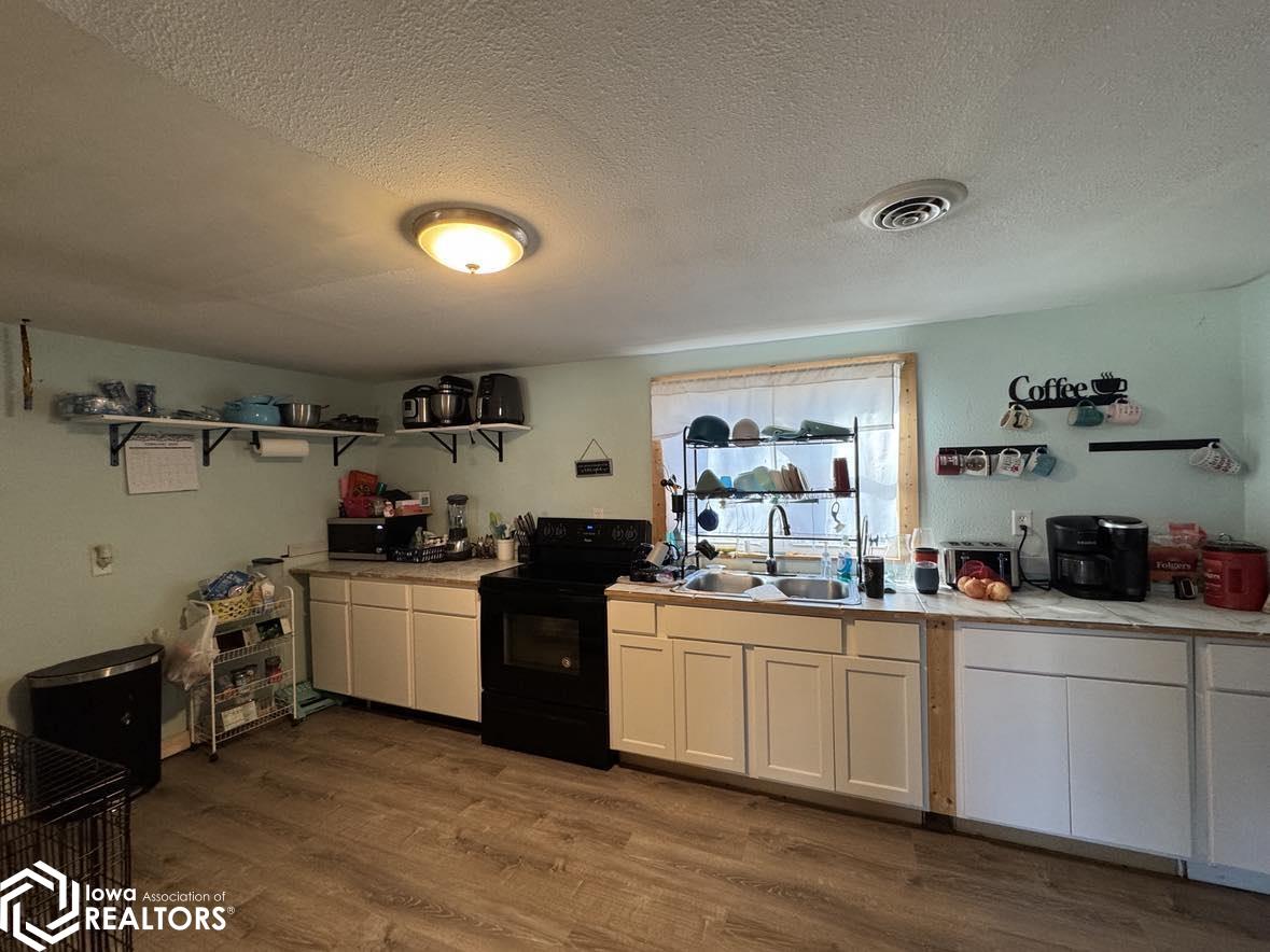 611 Blyth Street, Mystic, Iowa image 10