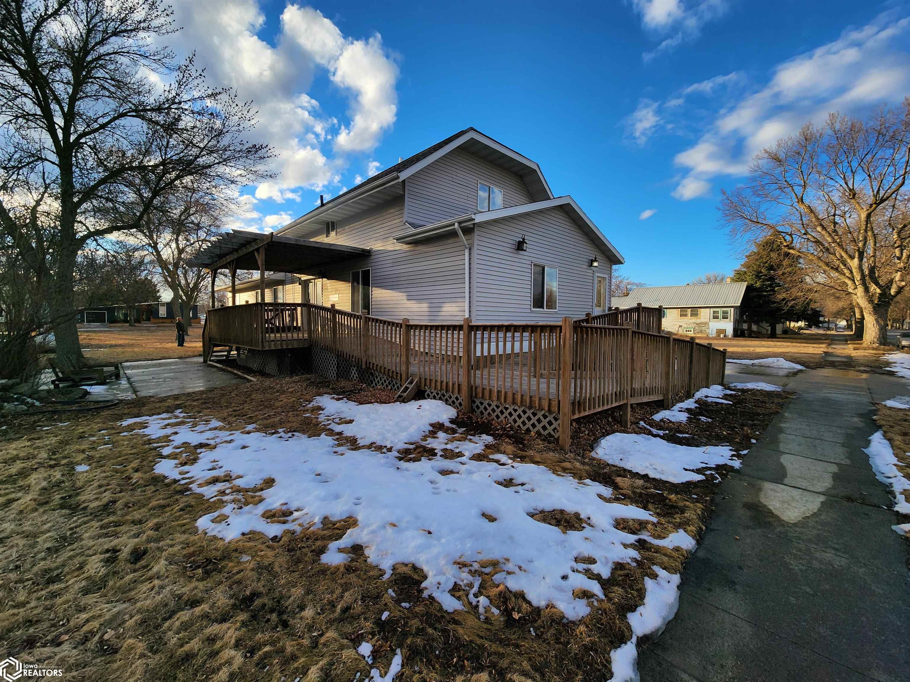 405 1st Street, Buffalo Center, Iowa image 2