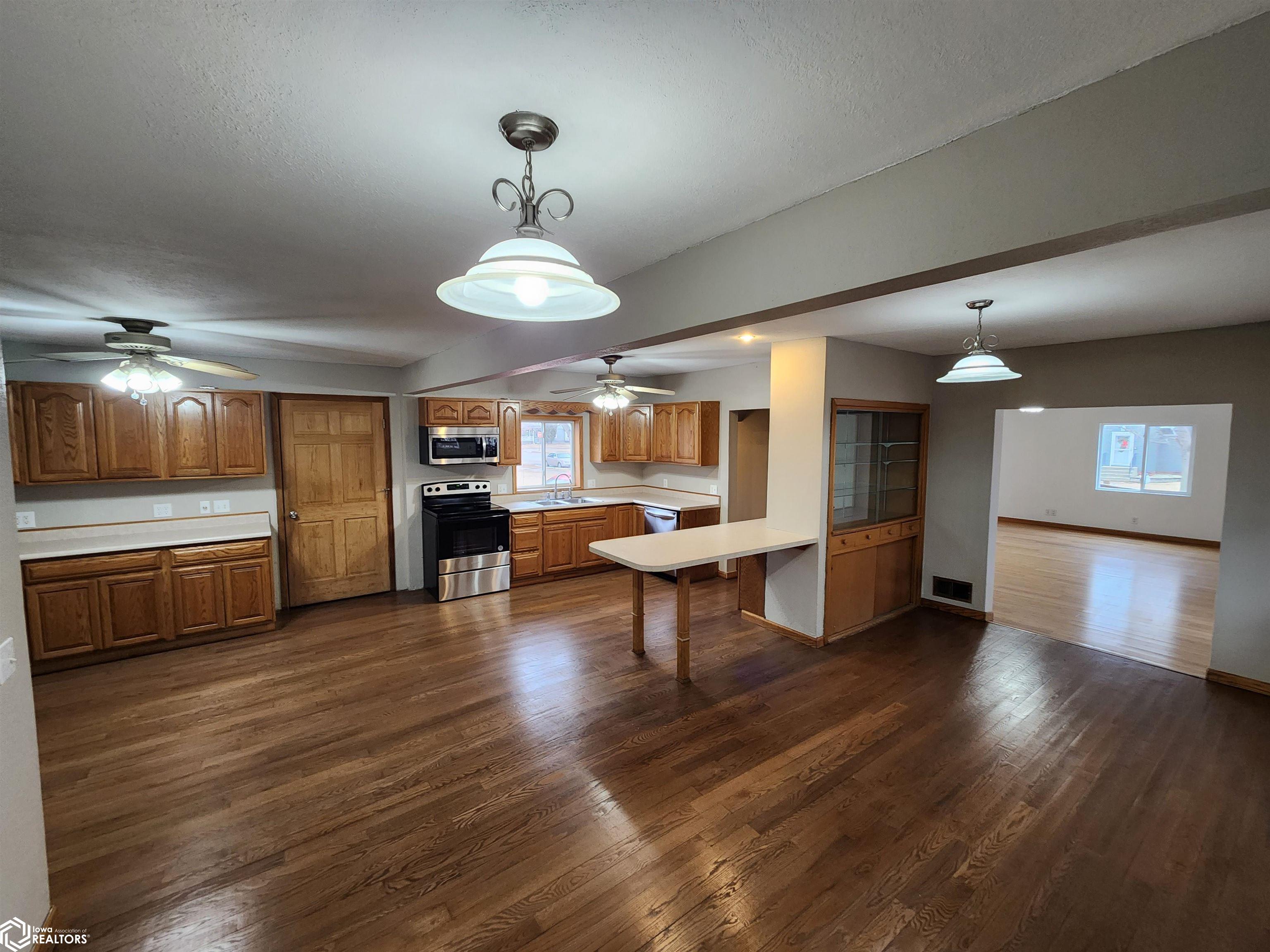 405 1st Street, Buffalo Center, Iowa image 6