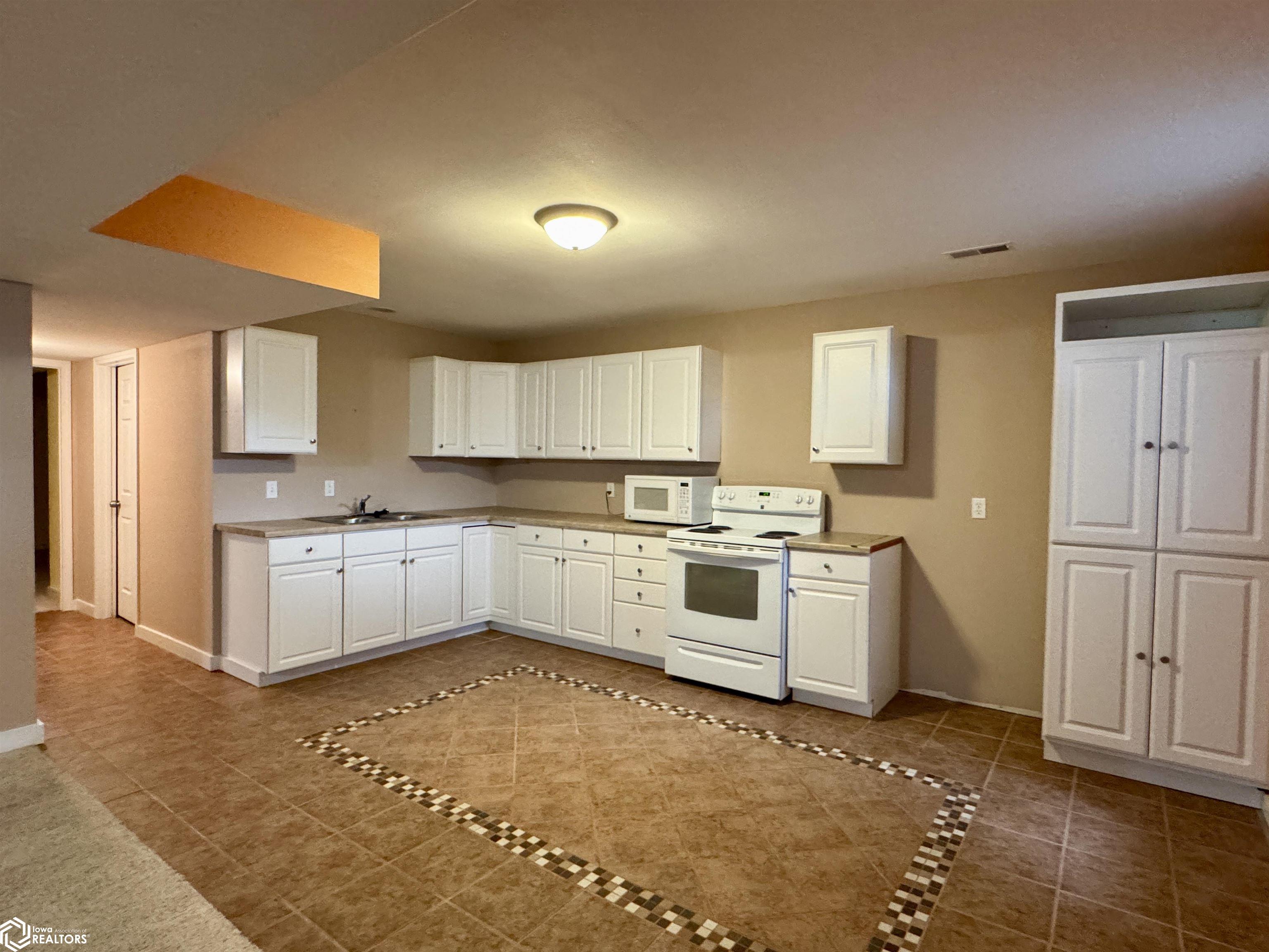 706 N Arlington Street, Audubon, Iowa image 36