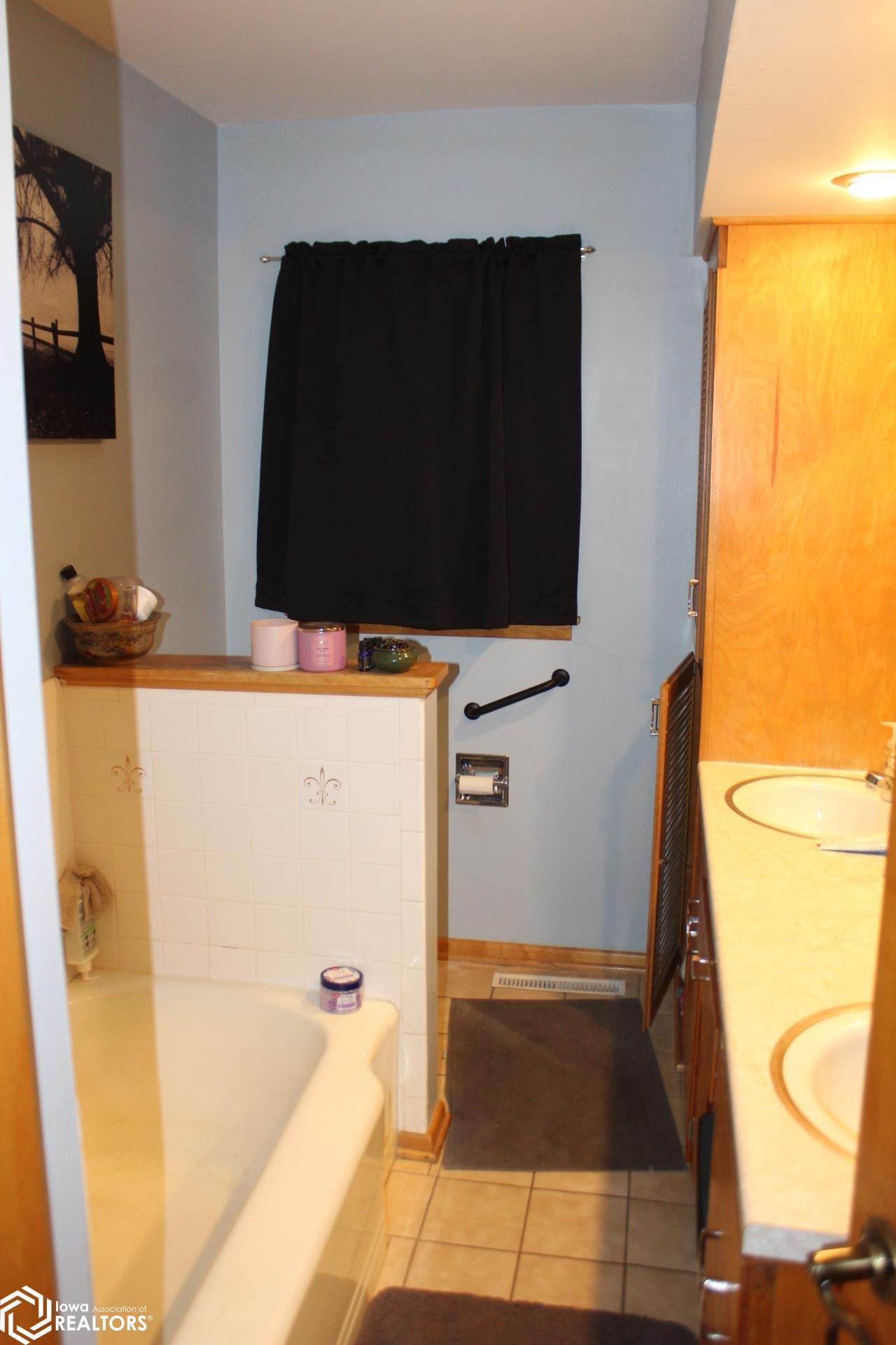 760 W 7th Street, Garner, Iowa image 23