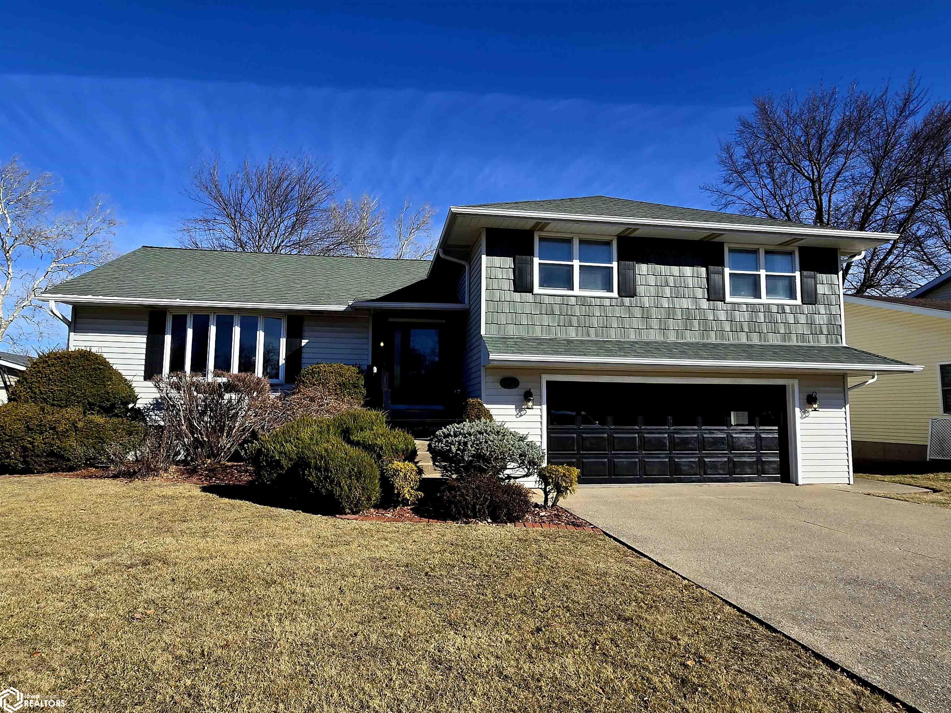 320 Kimberly Drive, West Burlington, Iowa image 1