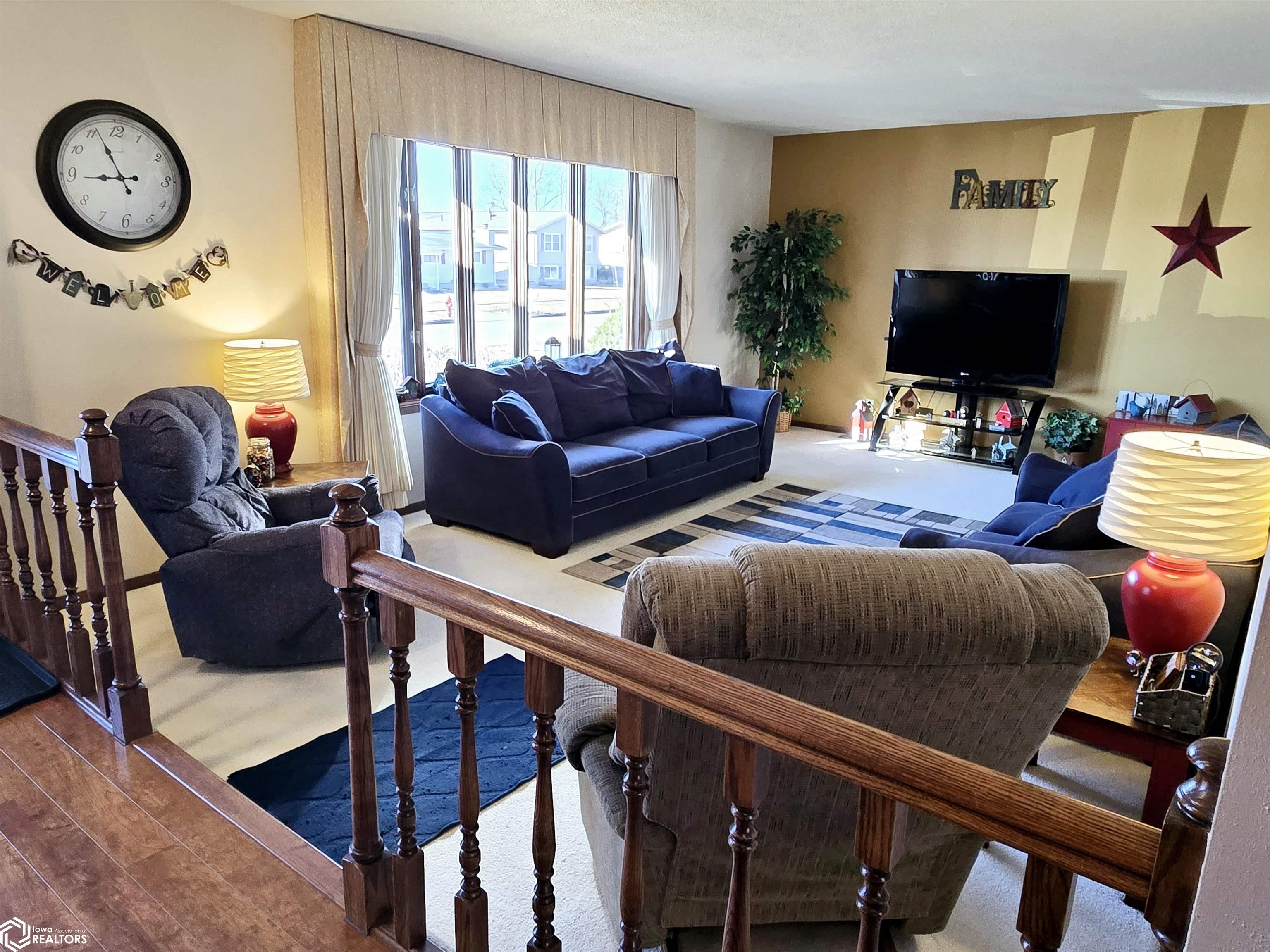 320 Kimberly Drive, West Burlington, Iowa image 2