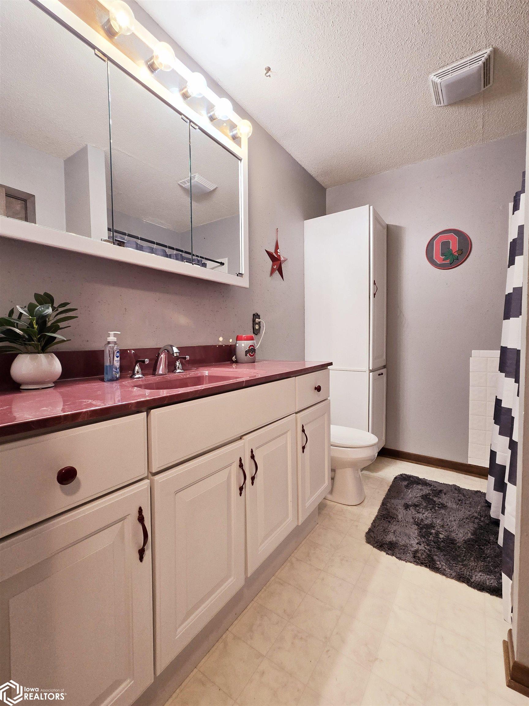 320 Kimberly Drive, West Burlington, Iowa image 18