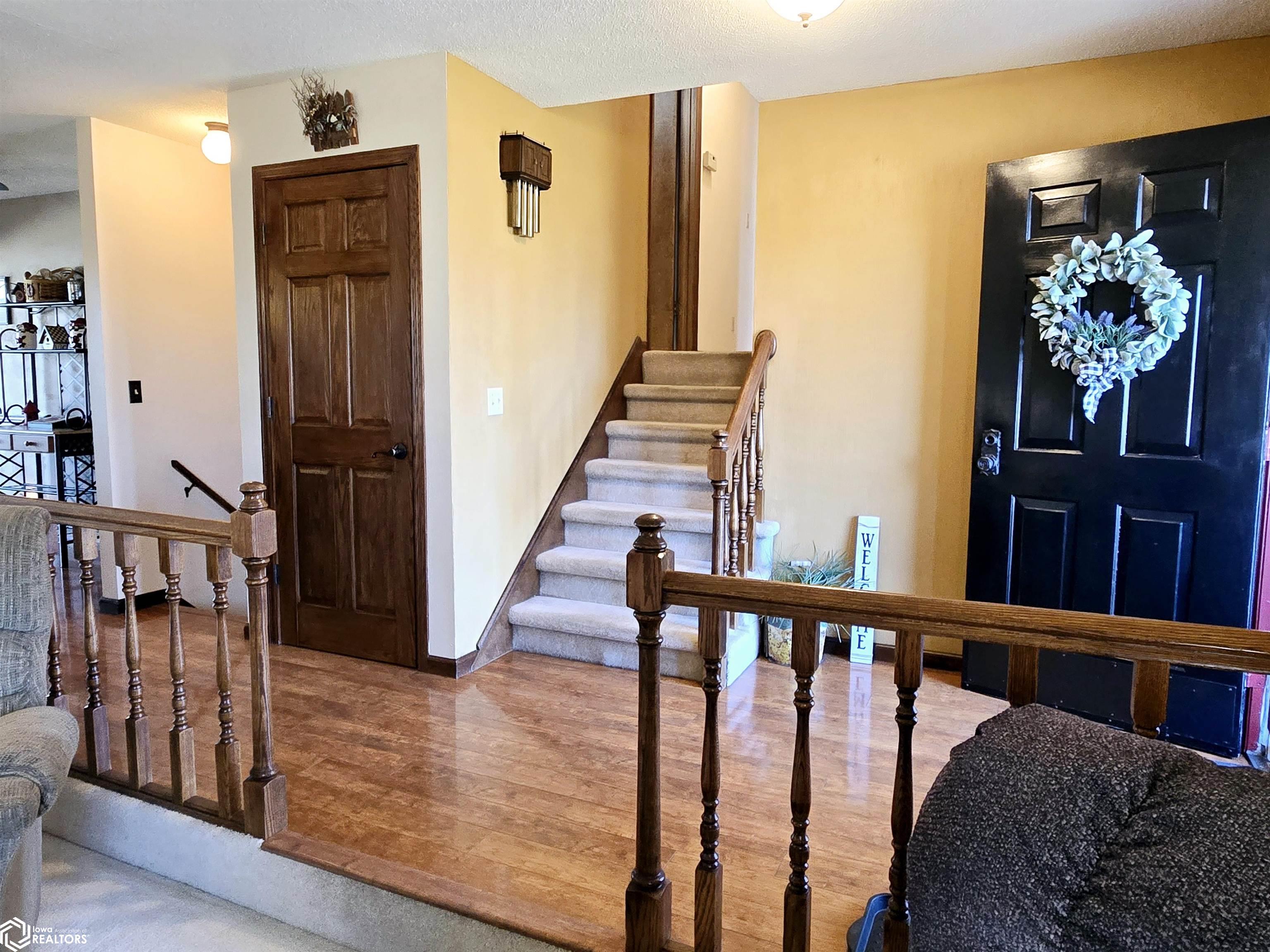 320 Kimberly Drive, West Burlington, Iowa image 3