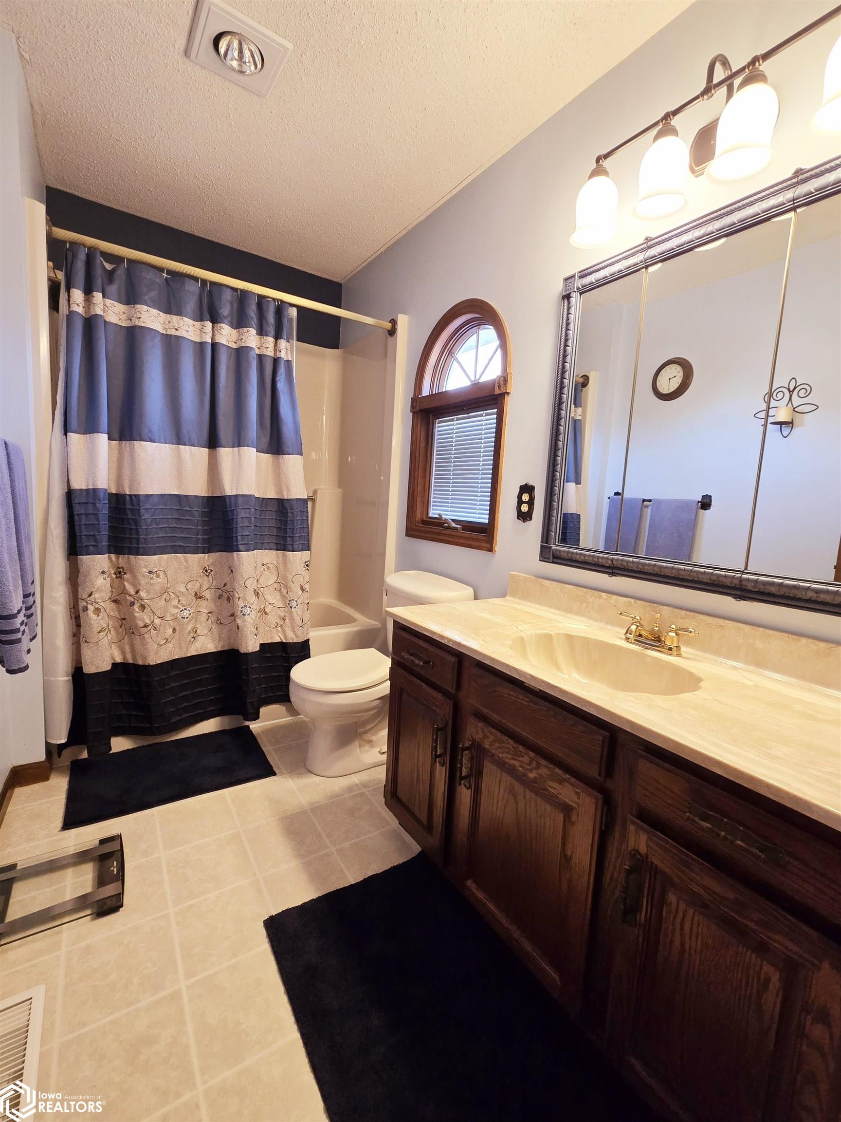 320 Kimberly Drive, West Burlington, Iowa image 22