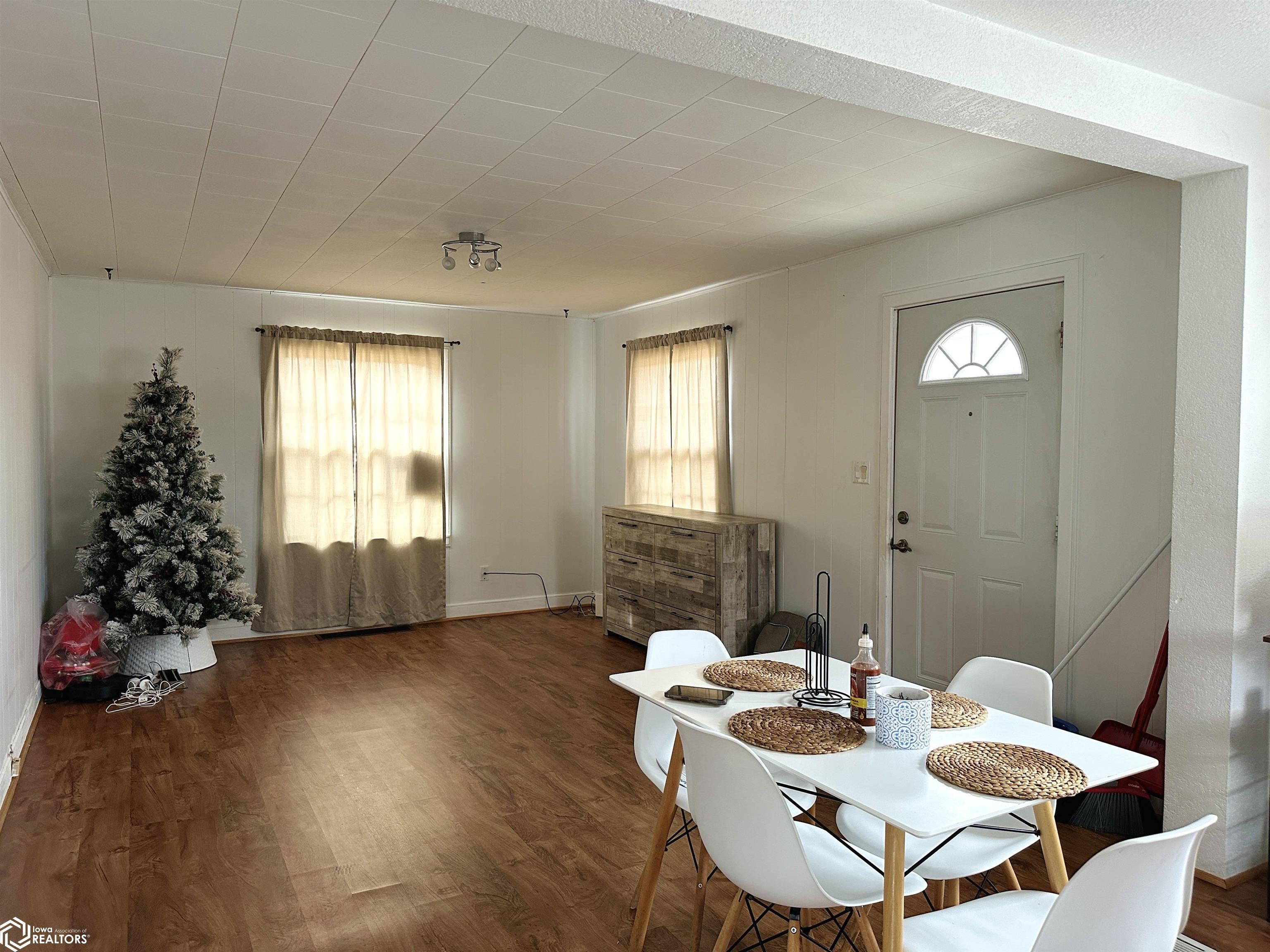 105 N Sunny Ln., Monmouth, Illinois image 4