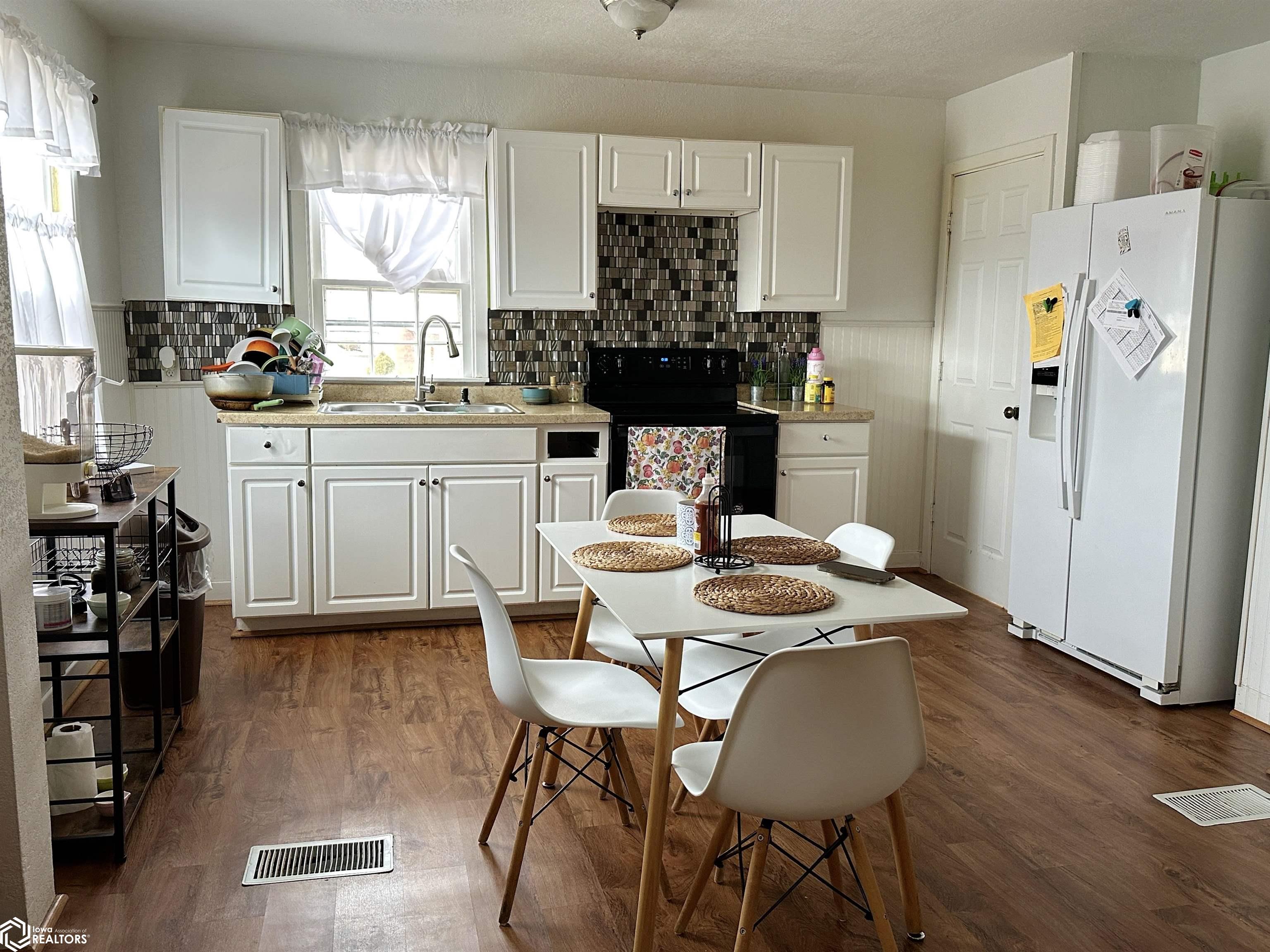 105 N Sunny Ln., Monmouth, Illinois image 6