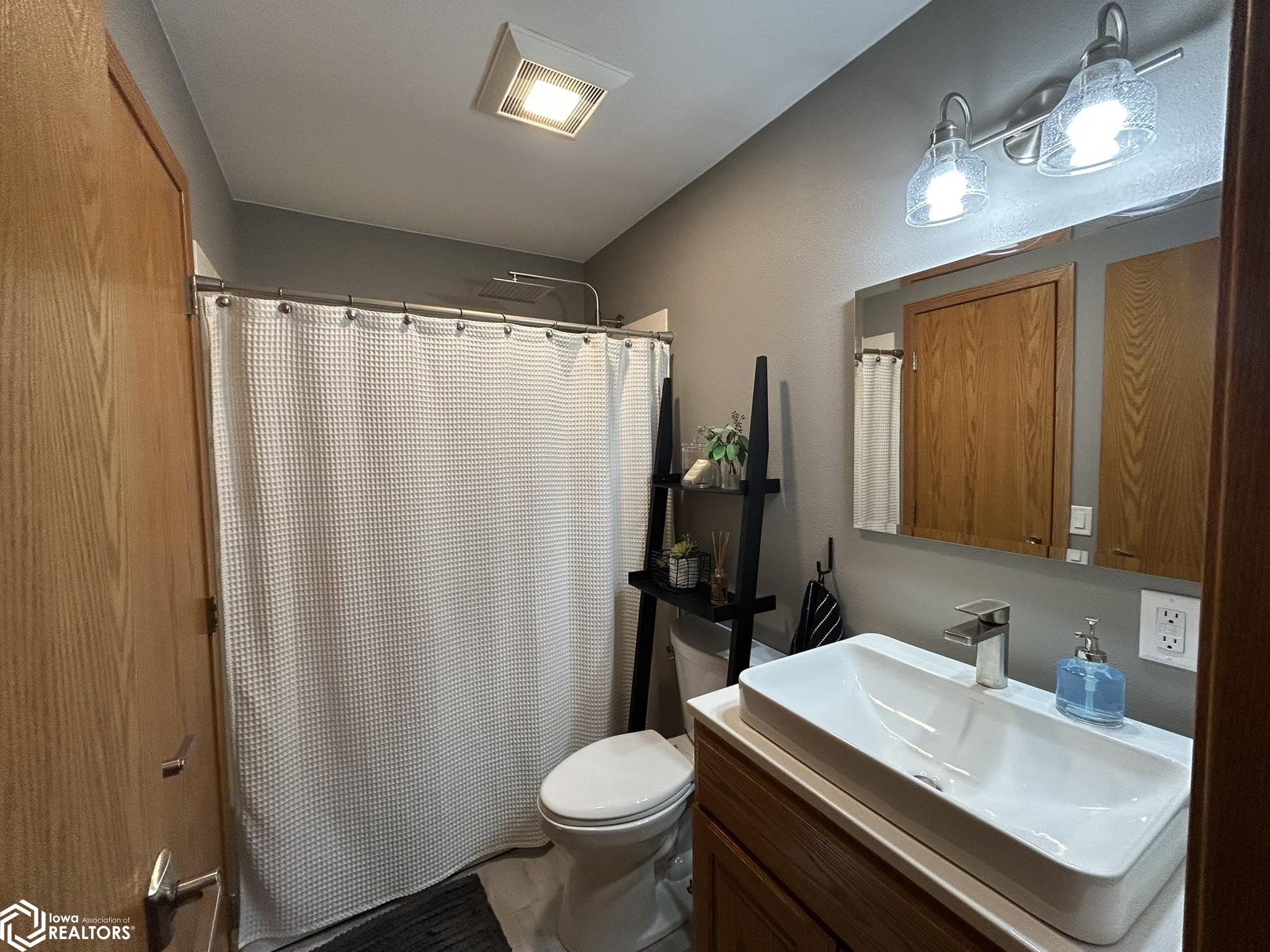 413 Kennedy Drive, Wapello, Iowa image 10