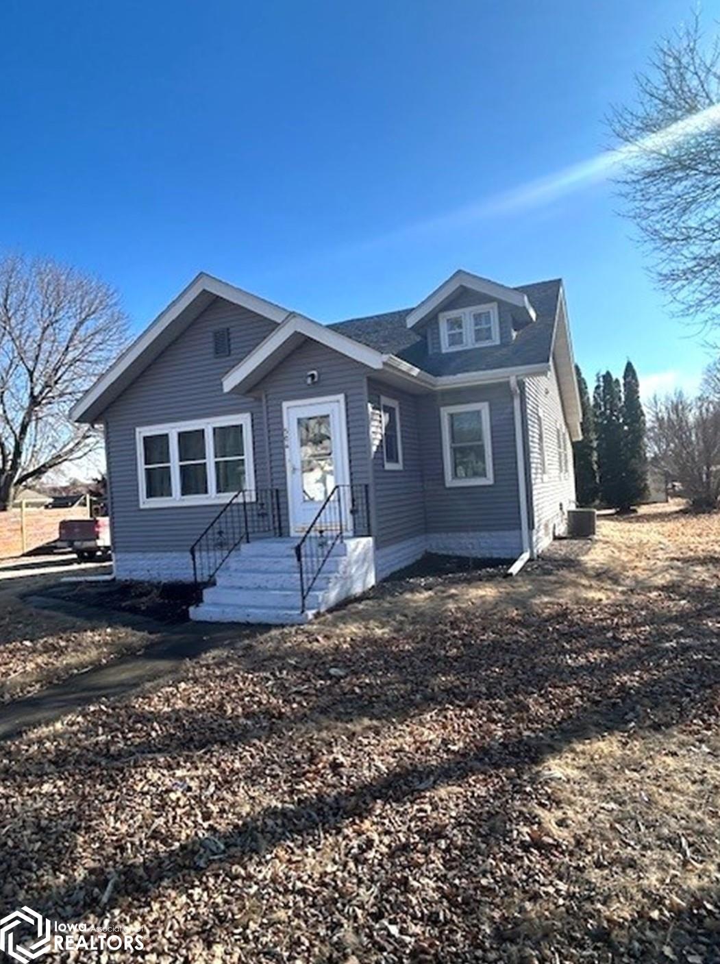 506 W Robins Street, Graettinger, Iowa image 2