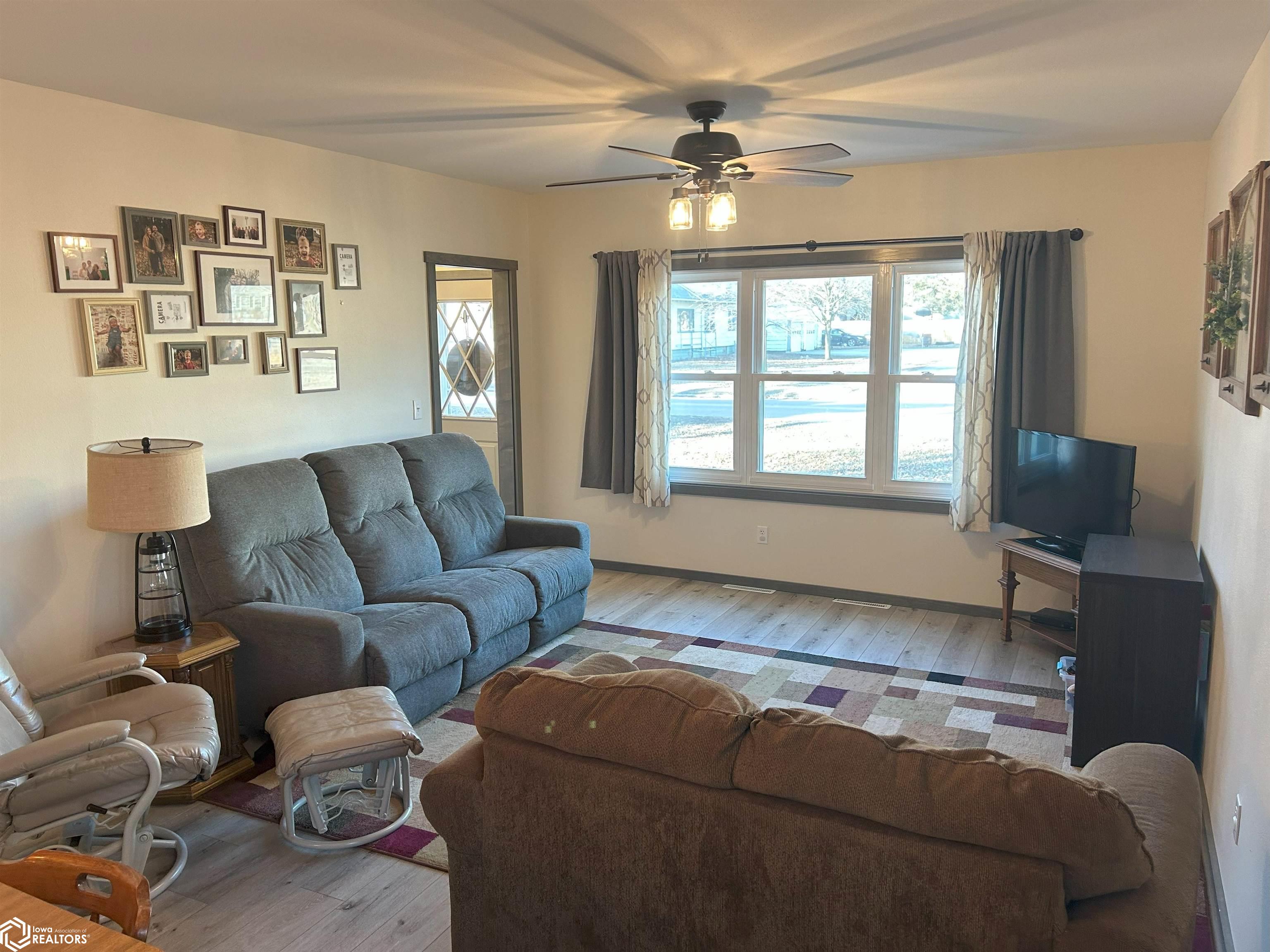 506 W Robins Street, Graettinger, Iowa image 9