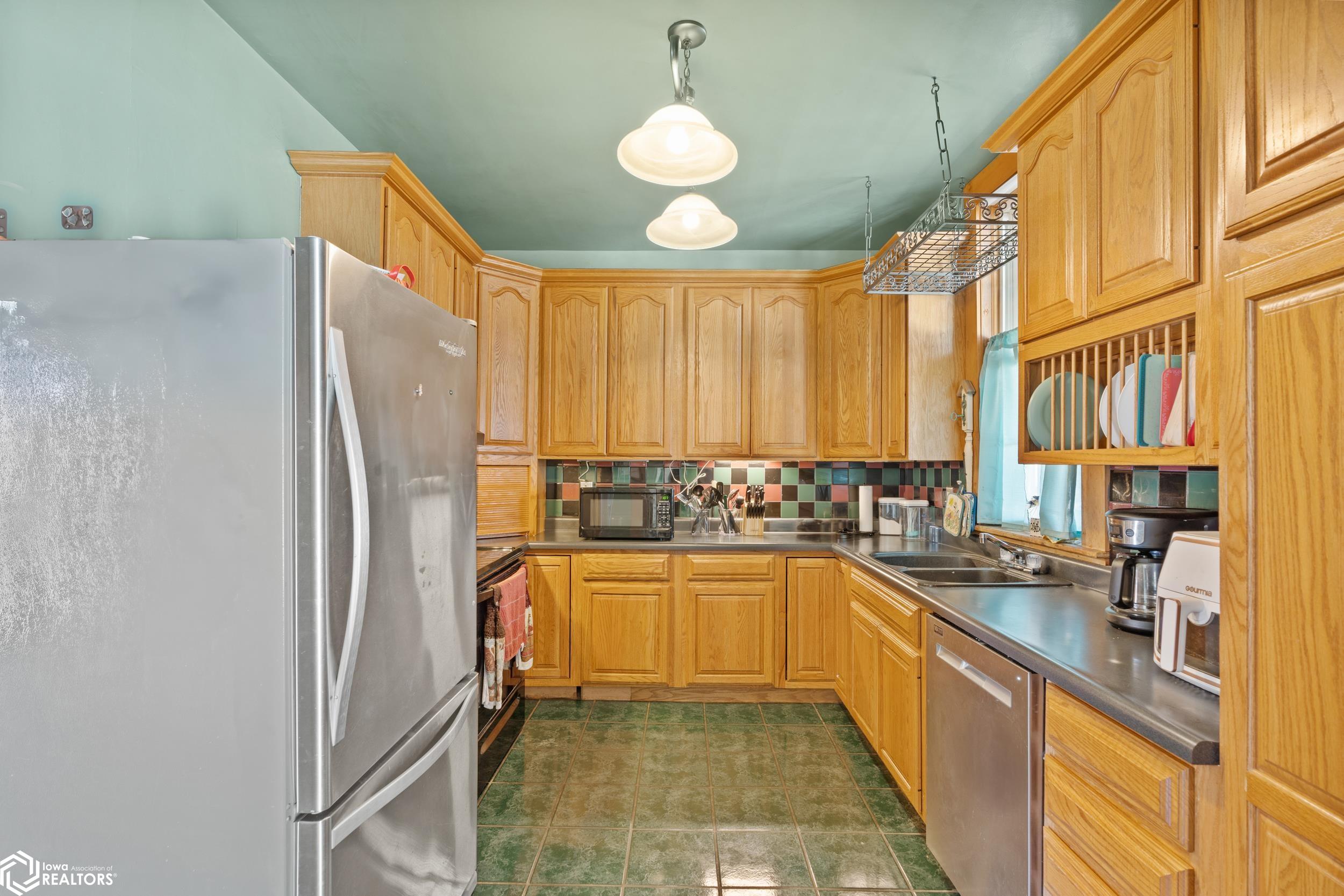 634 W 2nd Street, Washington, Iowa image 15