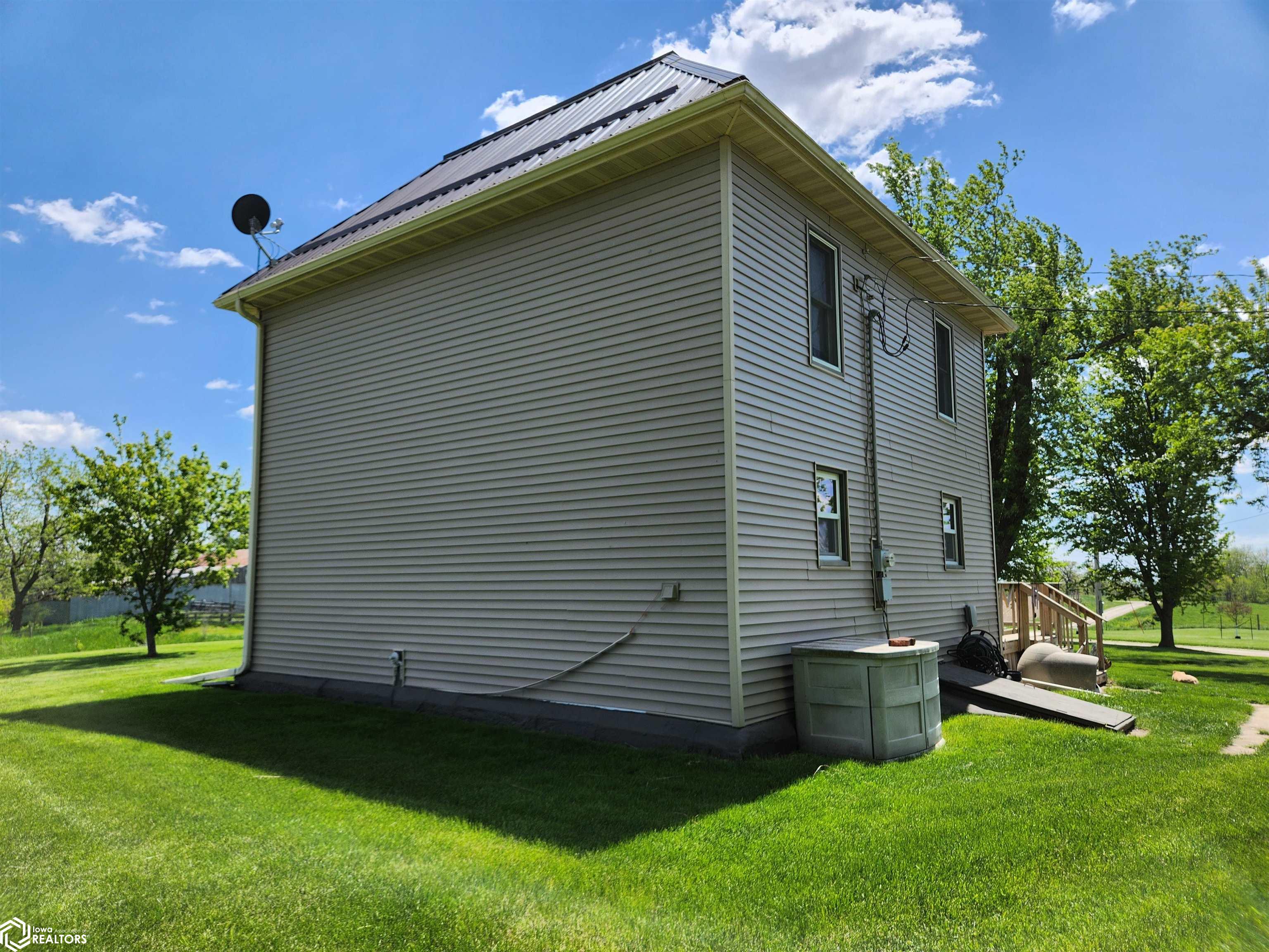 5029 E 156th Street, Grinnell, Iowa image 3