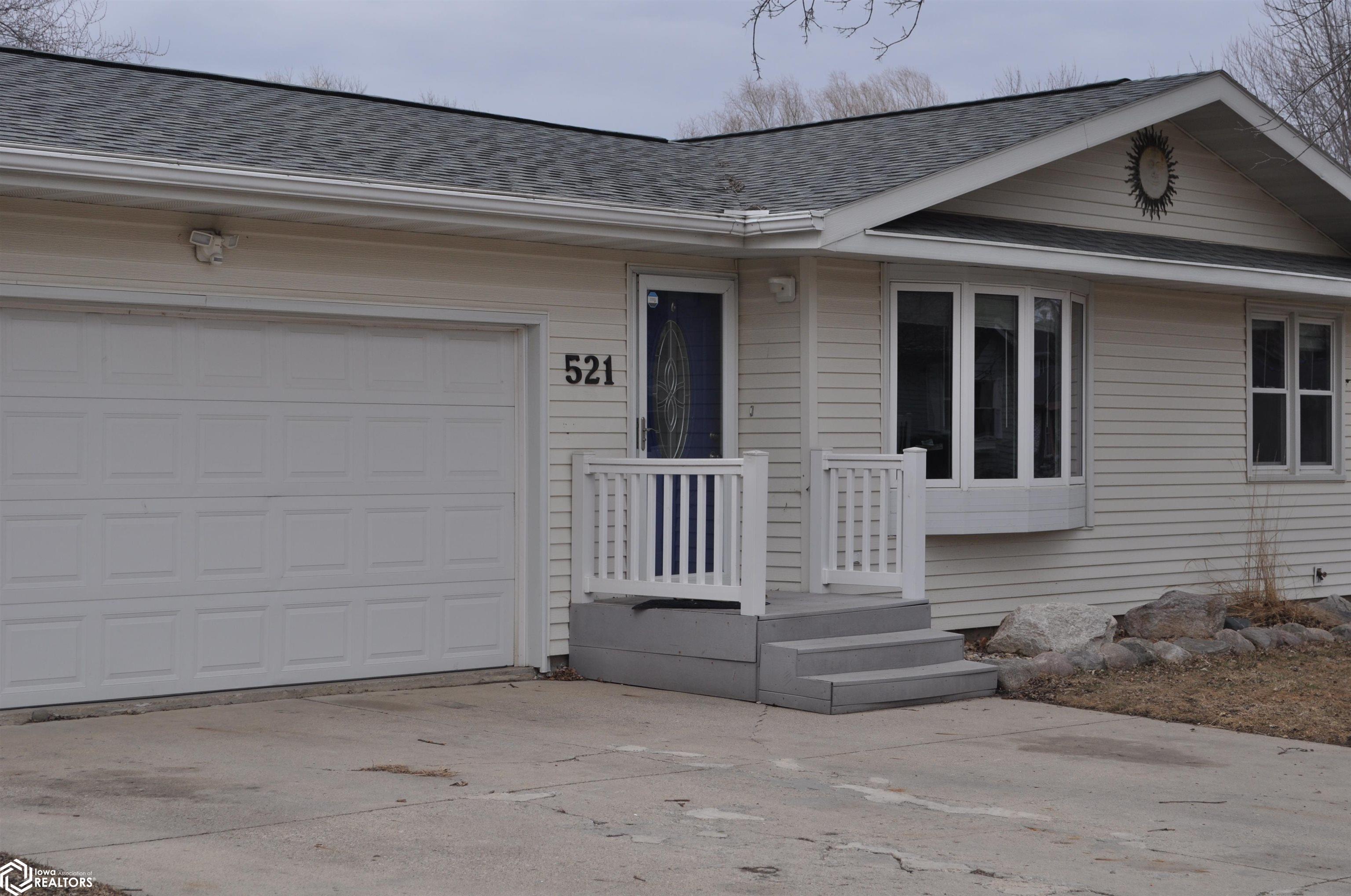 521 Granada Road, Carroll, Iowa image 3