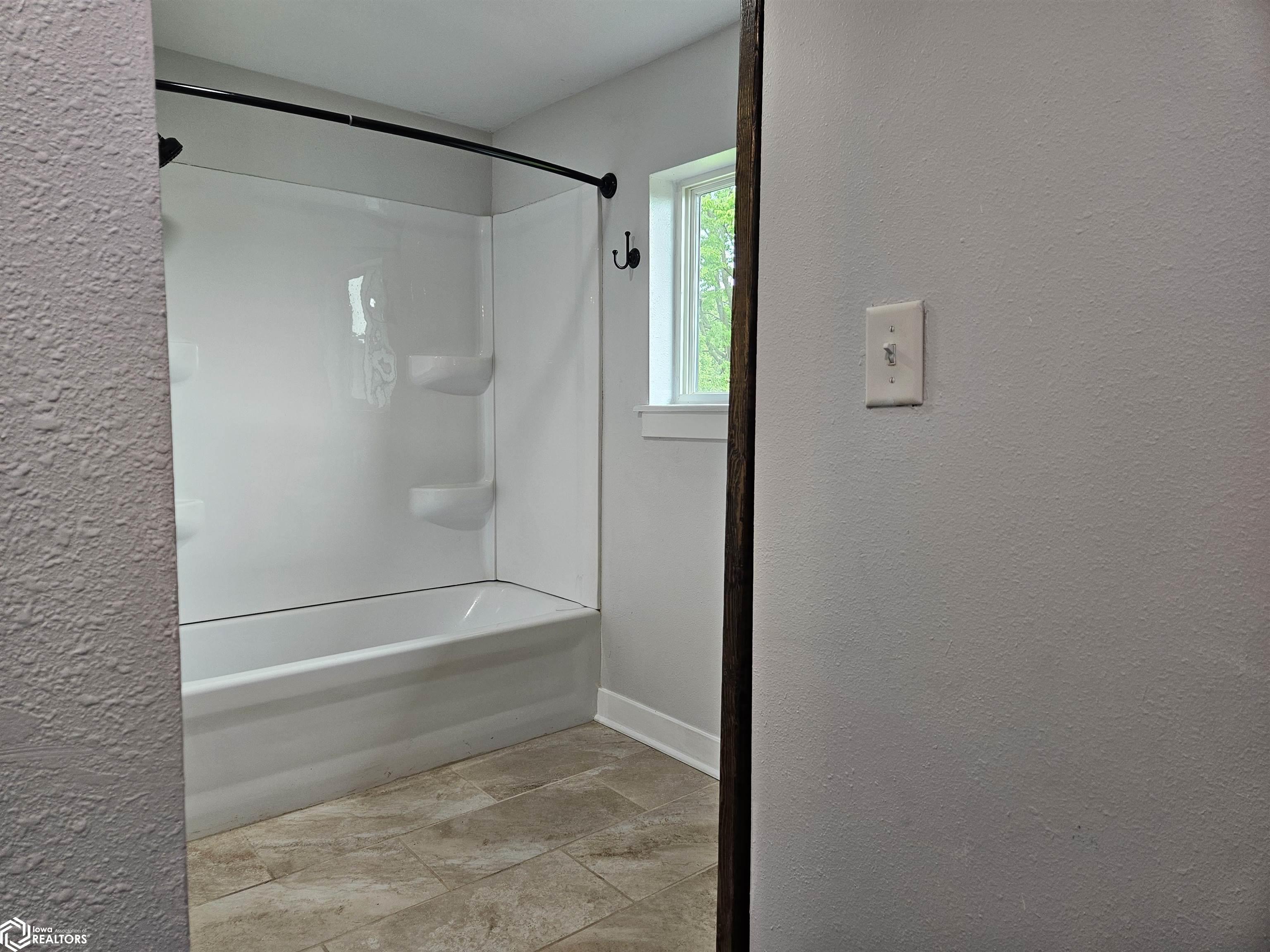 2021 W Finley Avenue, Ottumwa, Iowa image 13
