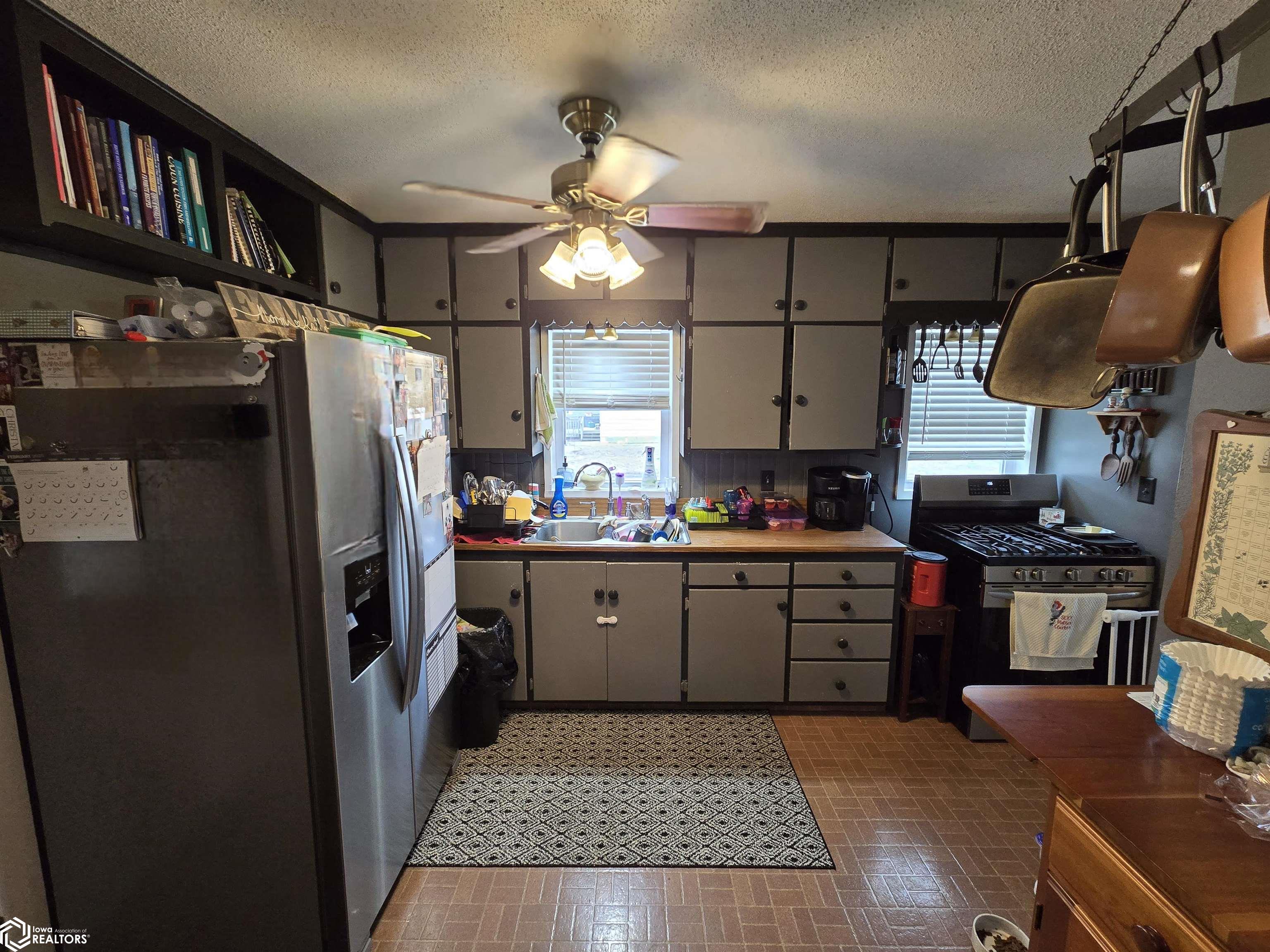 1601 Sparboe Court, Webster City, Iowa image 4