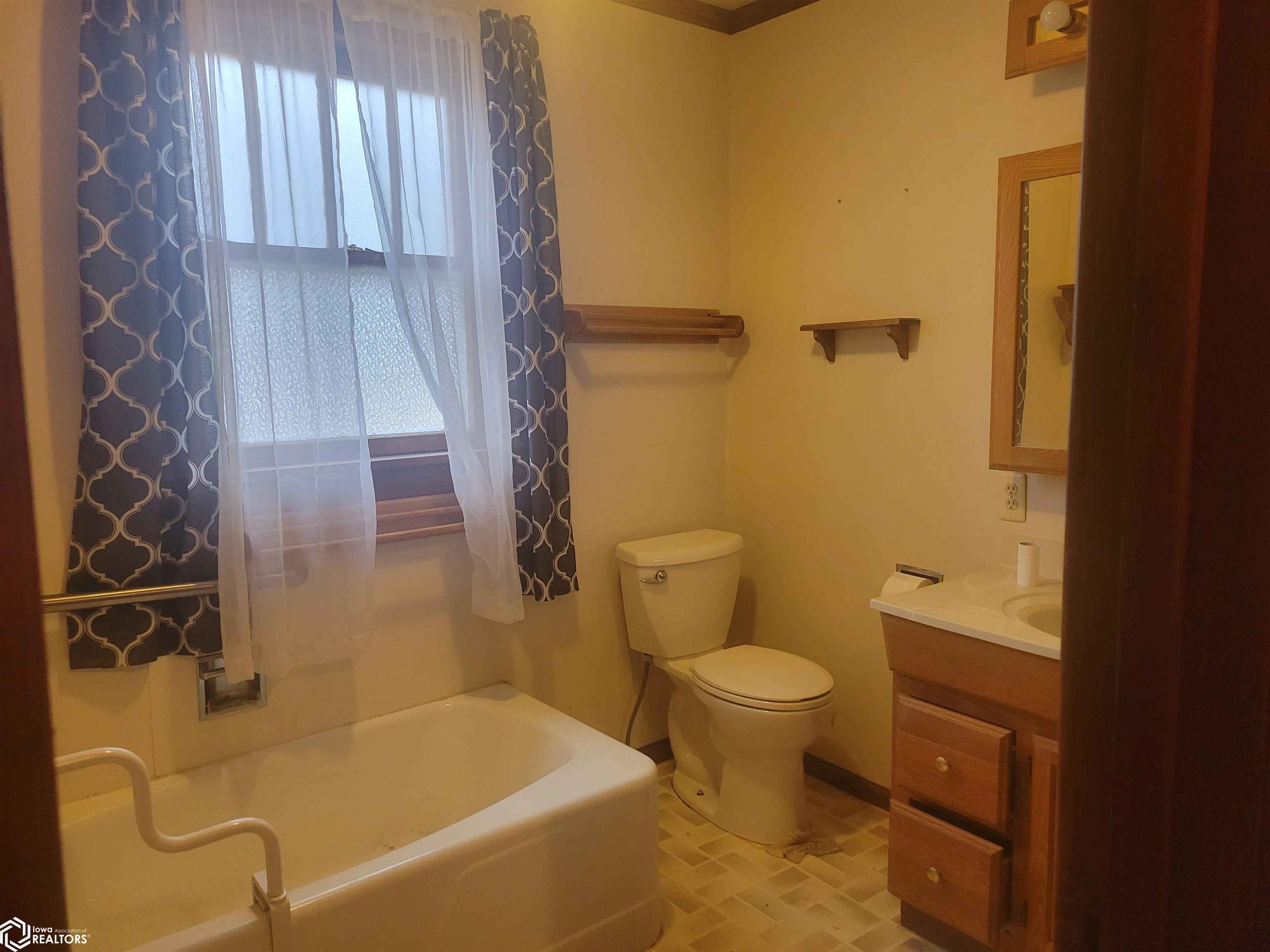 604 W Madison Street, Mount Ayr, Iowa image 9
