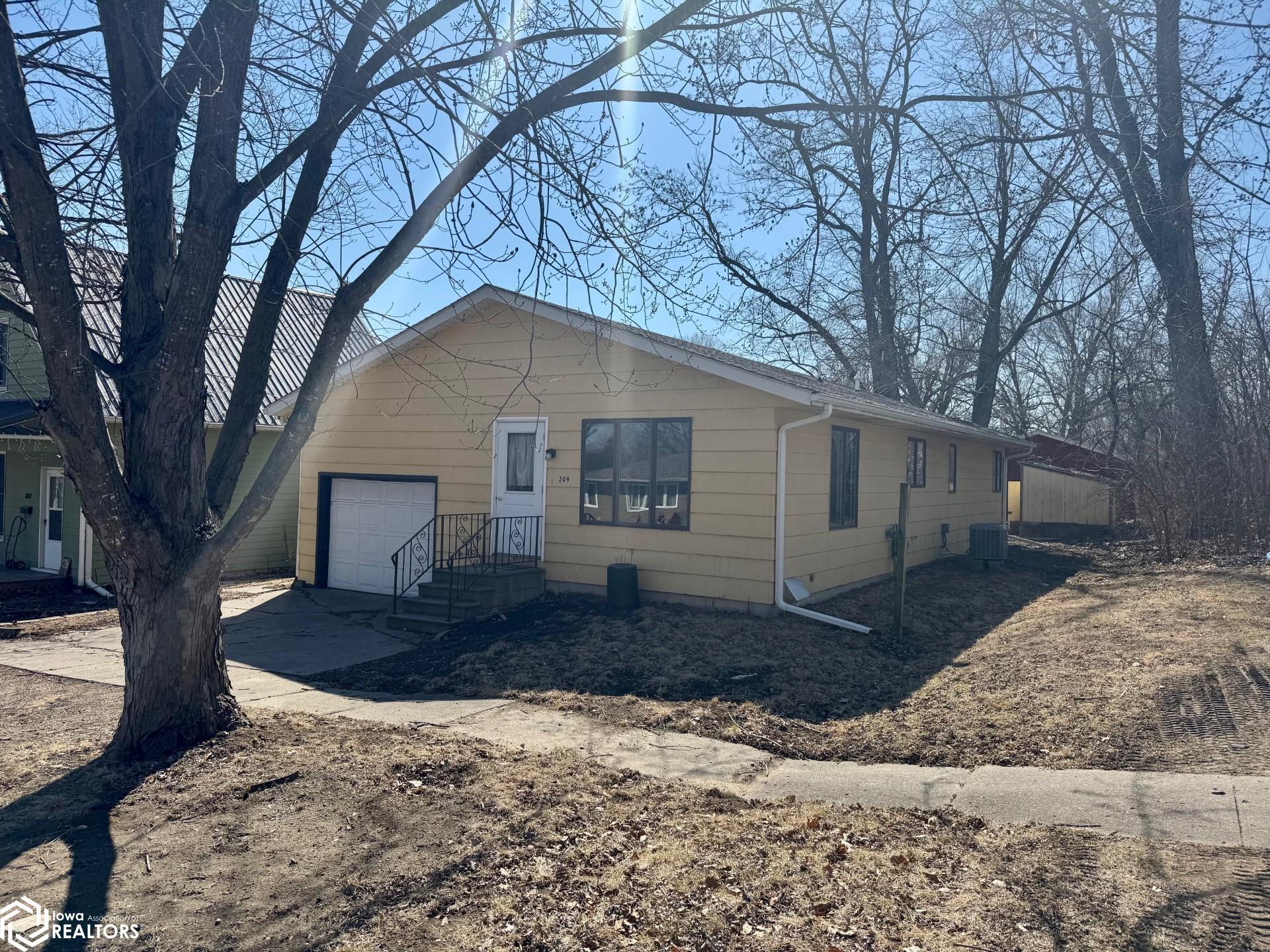 309 Cass Street, Keosauqua, Iowa image 1